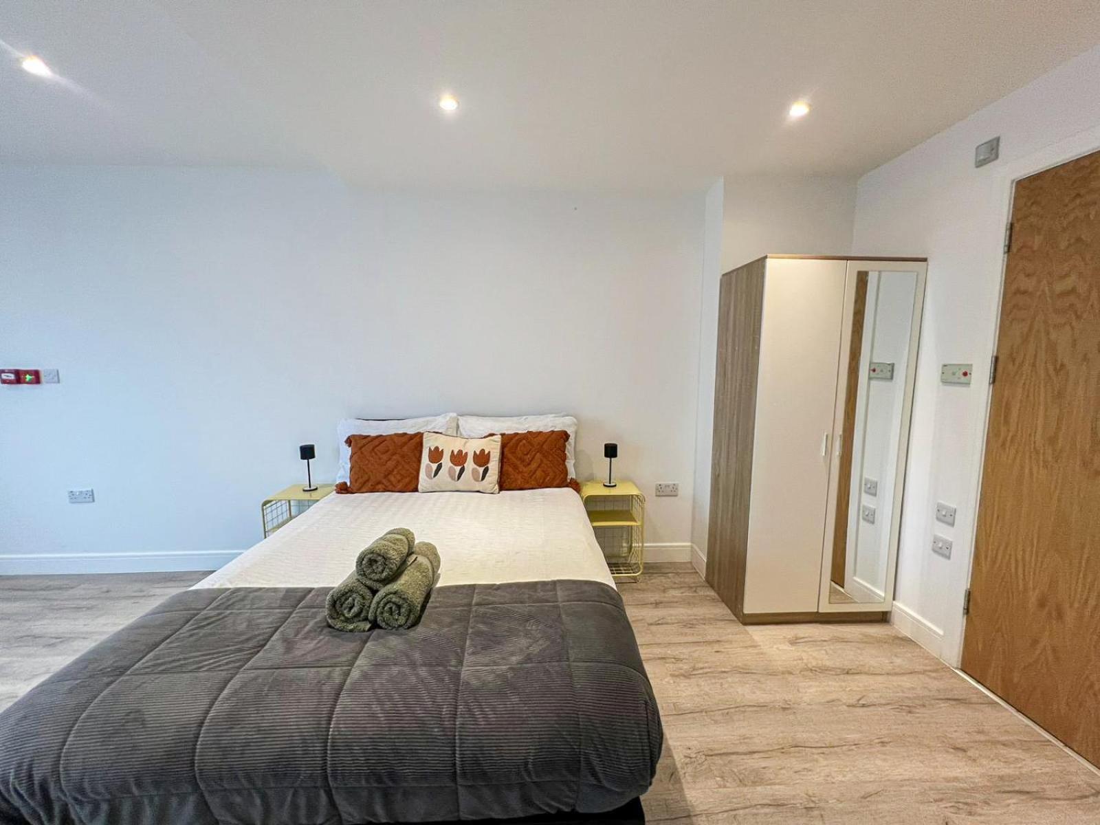 Sleek Flat Near Highbury & Islington Station * London