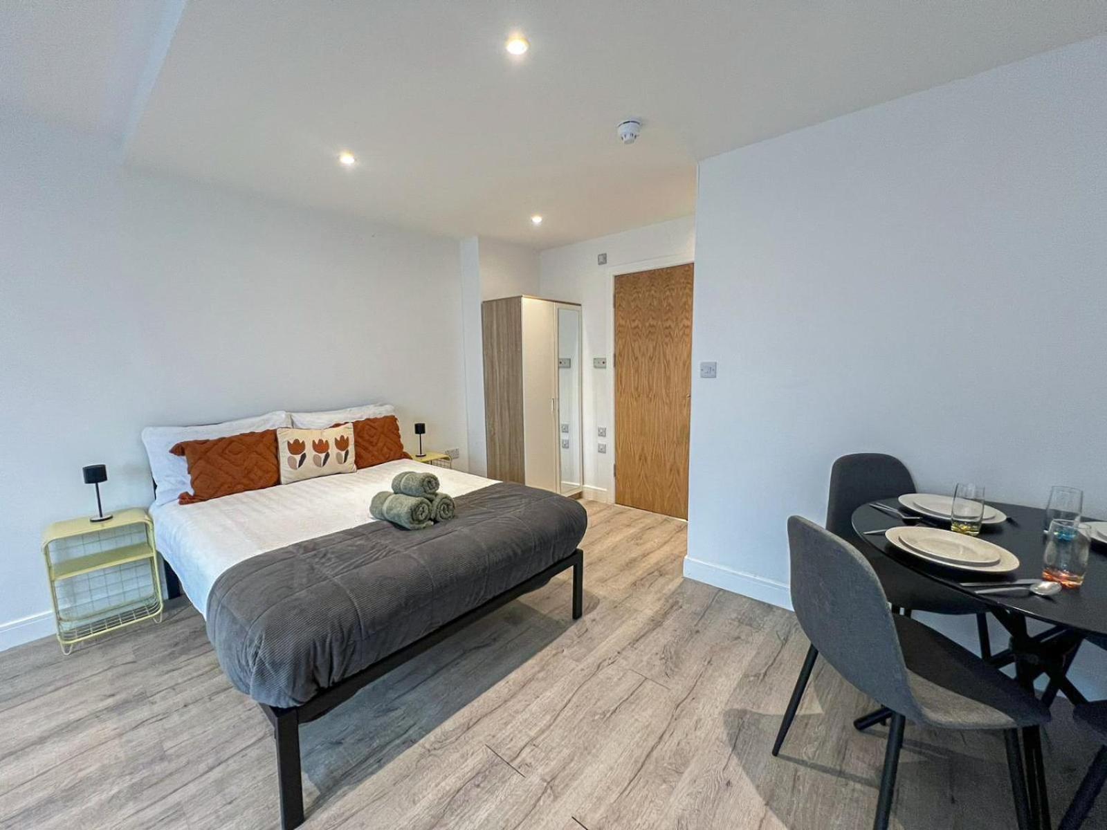 Sleek Flat Near Highbury & Islington Station