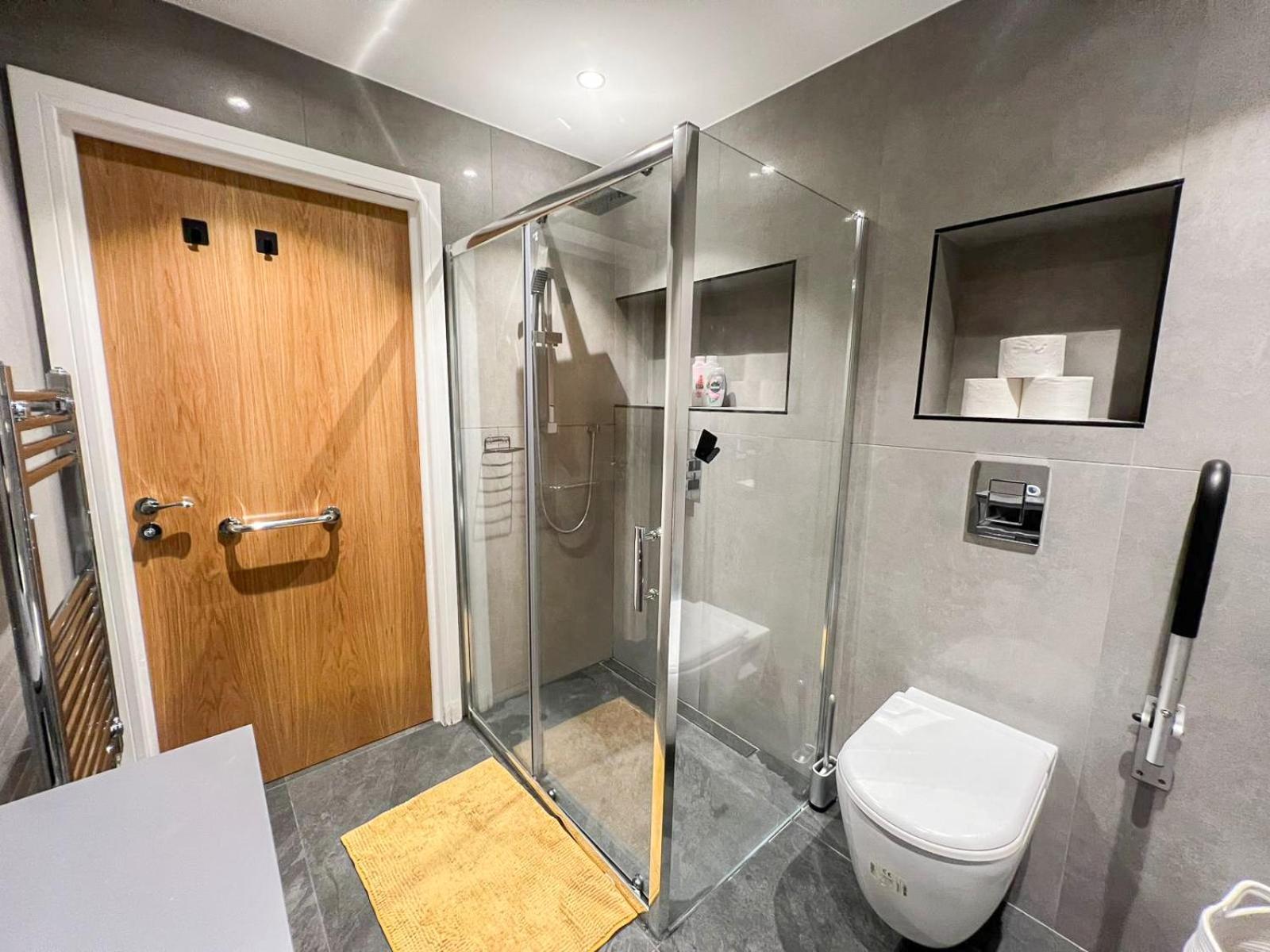 Sleek Flat Near Highbury & Islington Station Apartment
