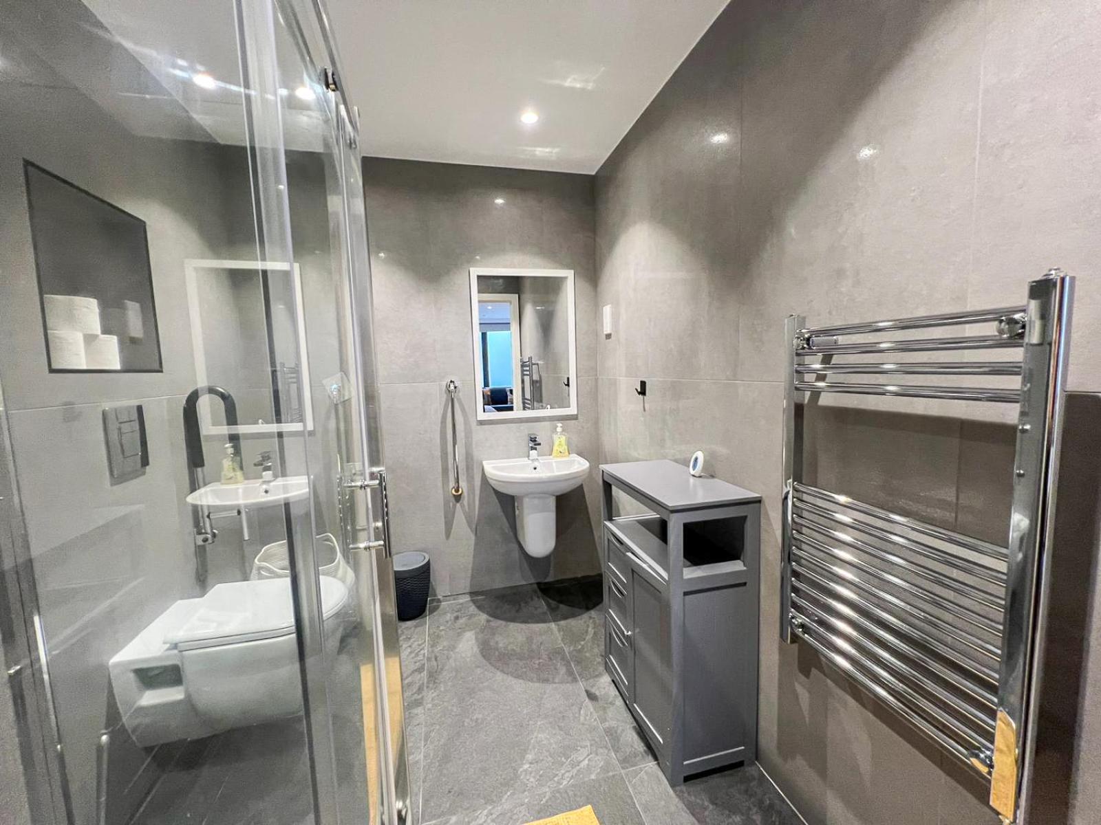 Apartment Sleek Flat Near Highbury & Islington Station London