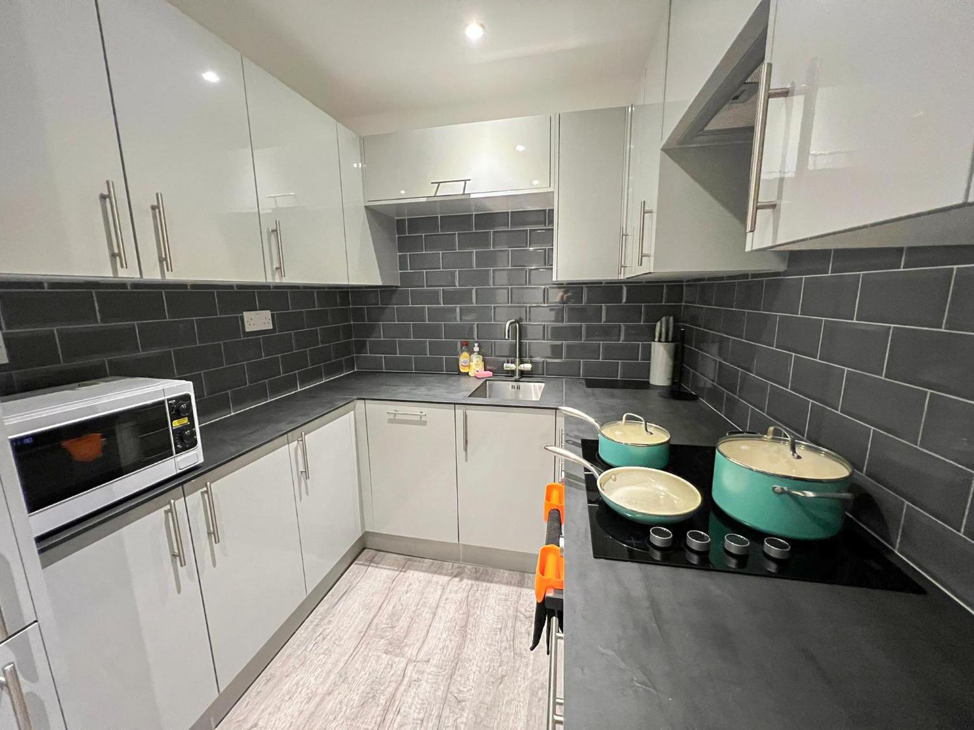 Sleek Flat Near Highbury & Islington Station London