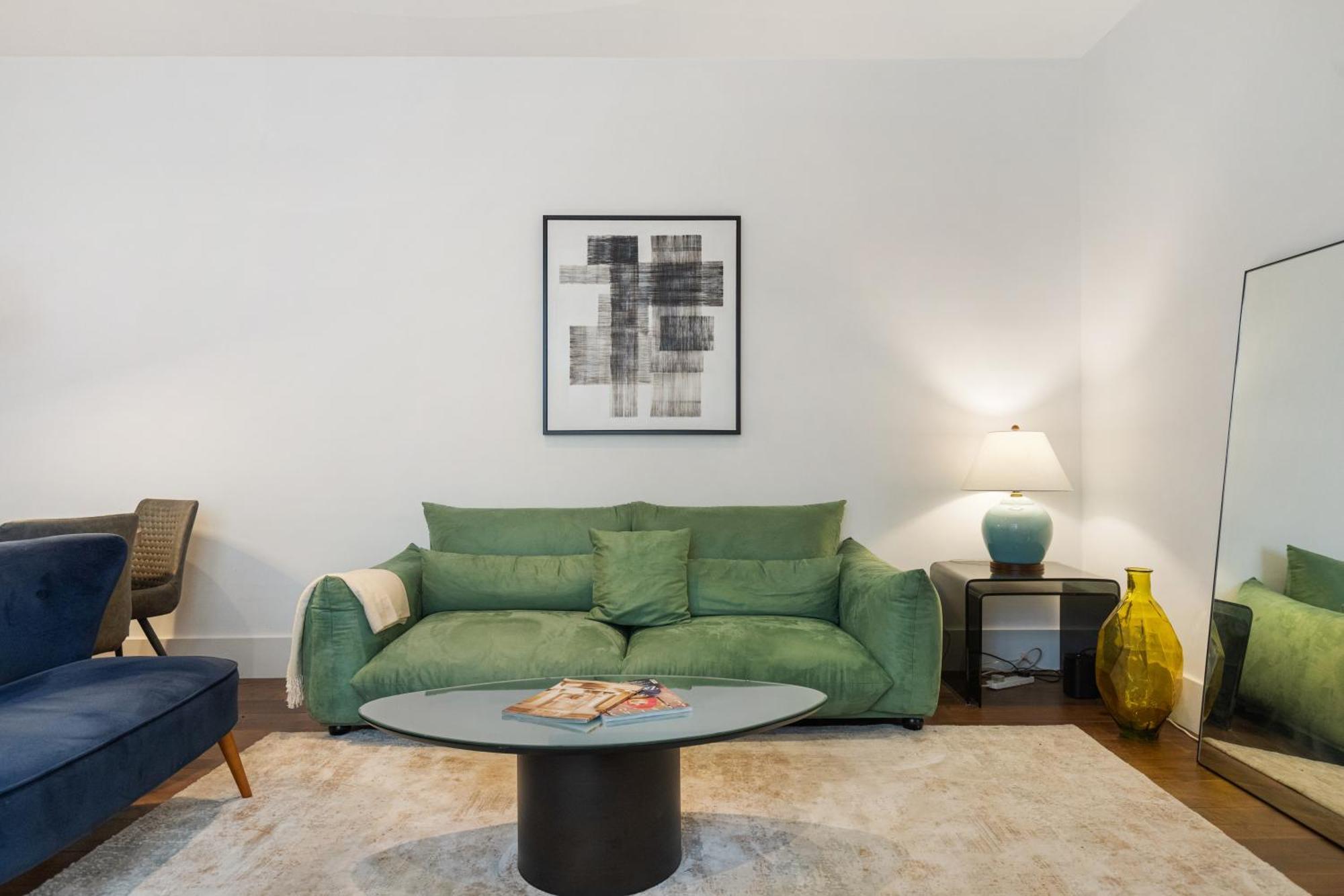 Modern Two Bed Two Bath Flat In Kensington - Knightsbridge Apartment