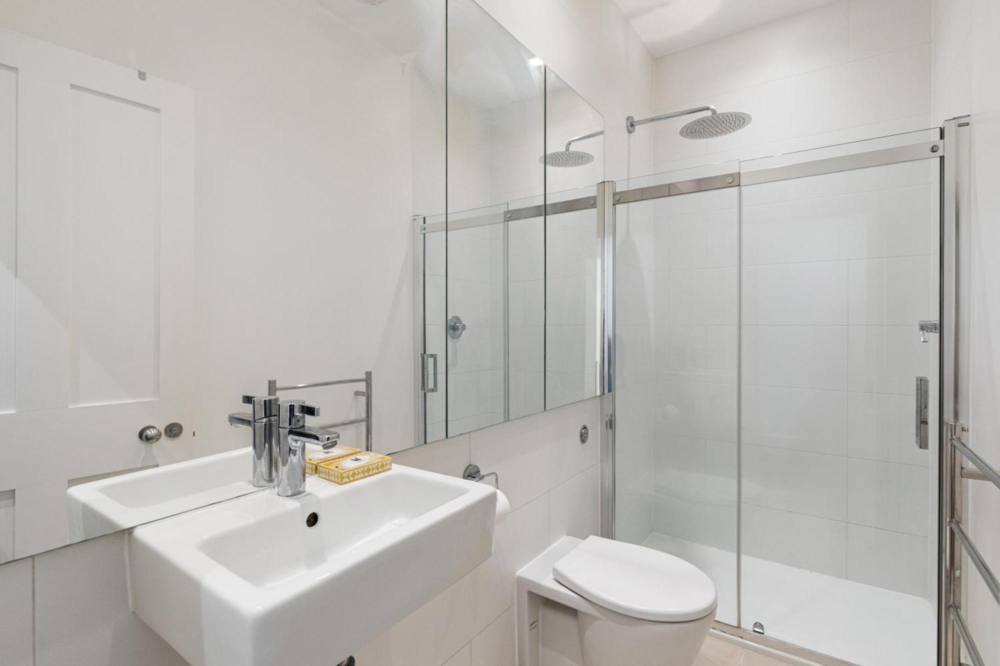Modern Two Bed Two Bath Flat In Kensington - Knightsbridge Apartment *
