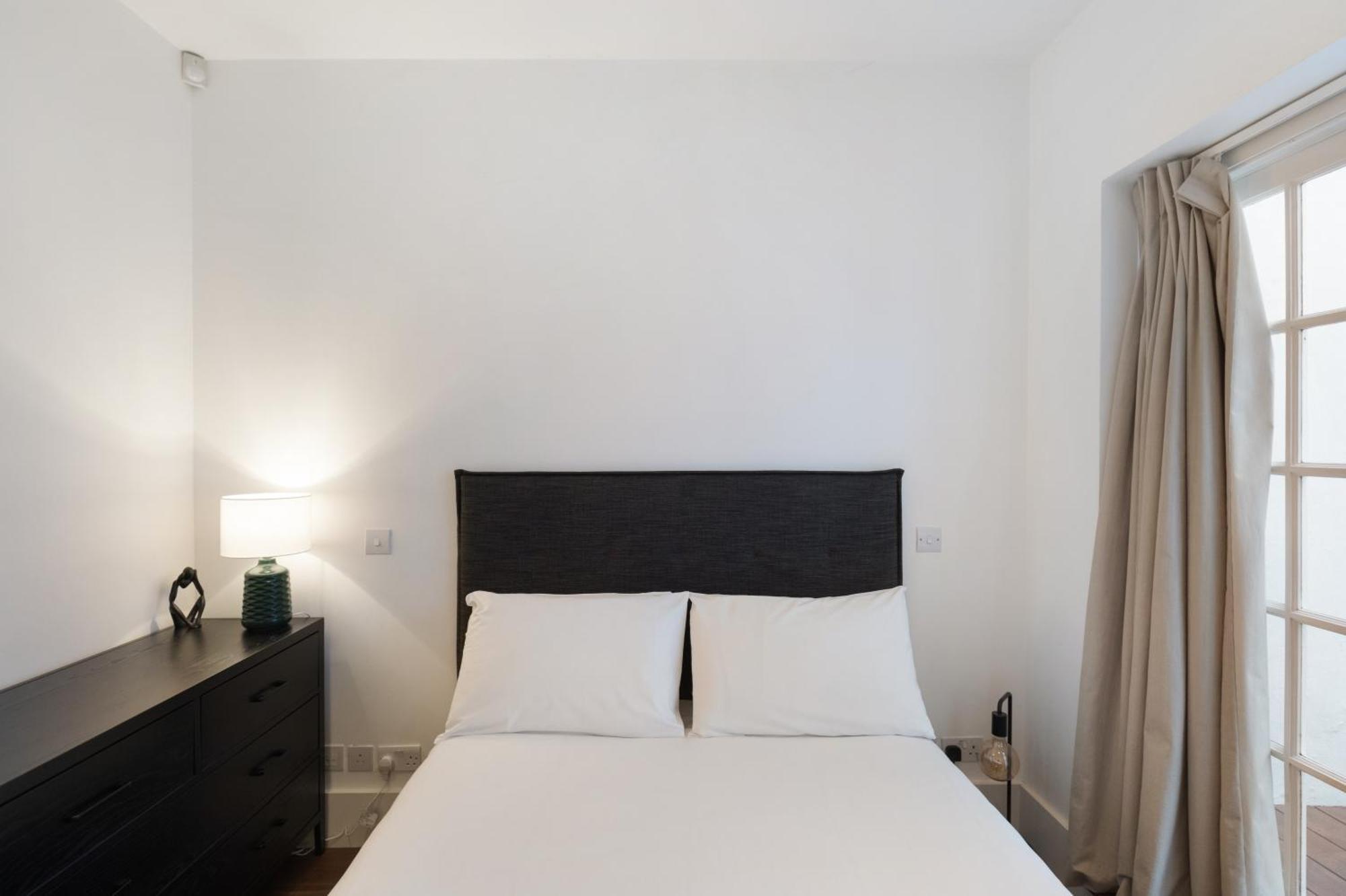 Modern Two Bed Two Bath Flat In Kensington - Knightsbridge Apartment