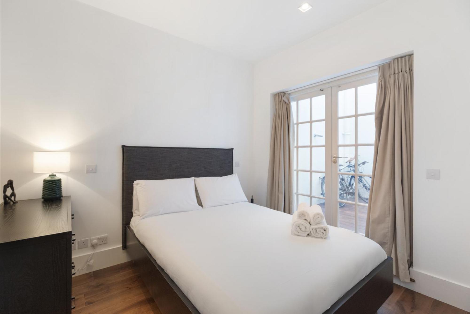 Modern Two Bed Two Bath Flat In Kensington - Knightsbridge Apartment London
