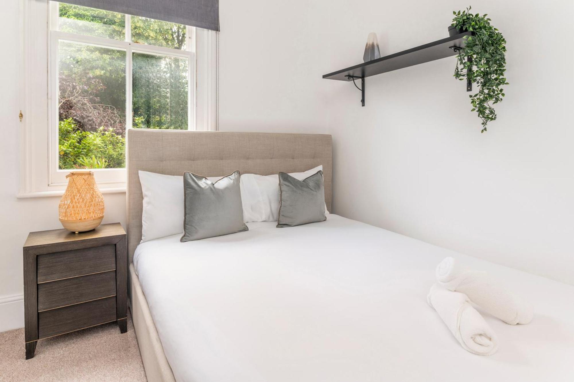 Luxury 2 Bedroom Walk To Earls Court In 2 Minutes London