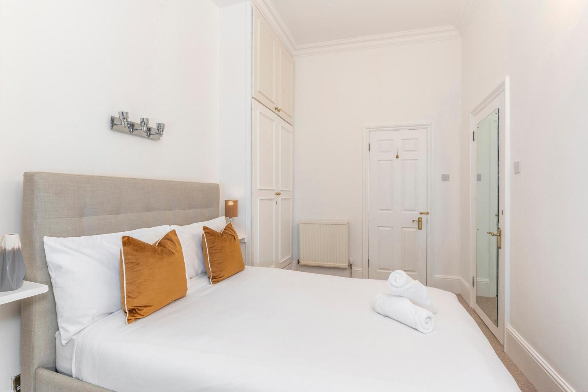 Apartment Luxury 2 Bedroom Walk To Earls Court In 2 Minutes