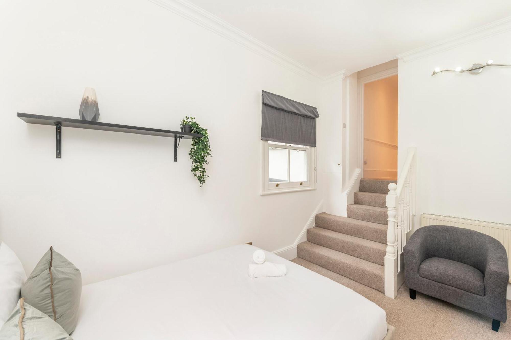 Luxury 2 Bedroom Walk To Earls Court In 2 Minutes London