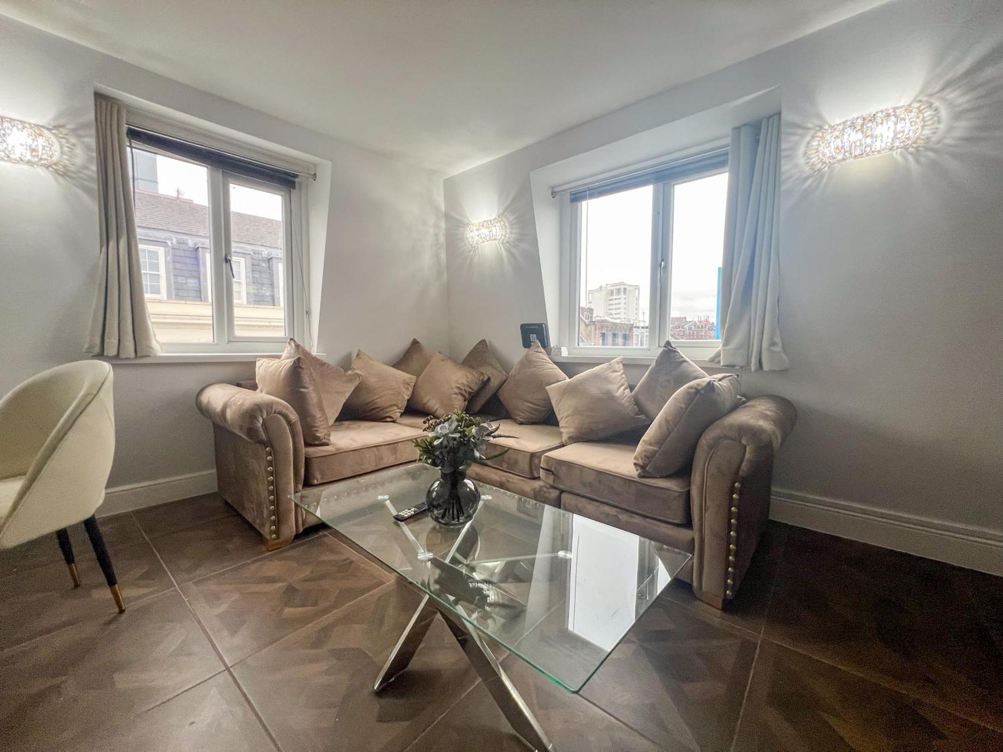 Stylish 2 Bedroom In The Heart Of Soho Gs5 *