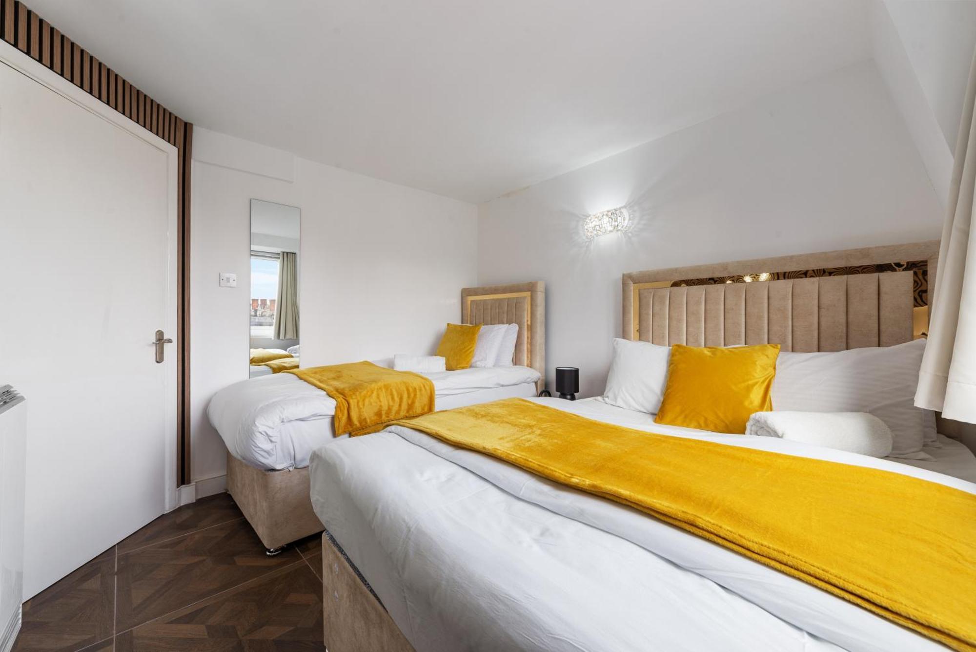 Stylish 2 Bedroom In The Heart Of Soho Gs5 London