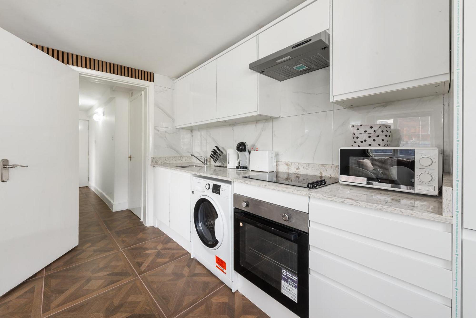 Stylish 2 Bedroom In The Heart Of Soho Gs5 London