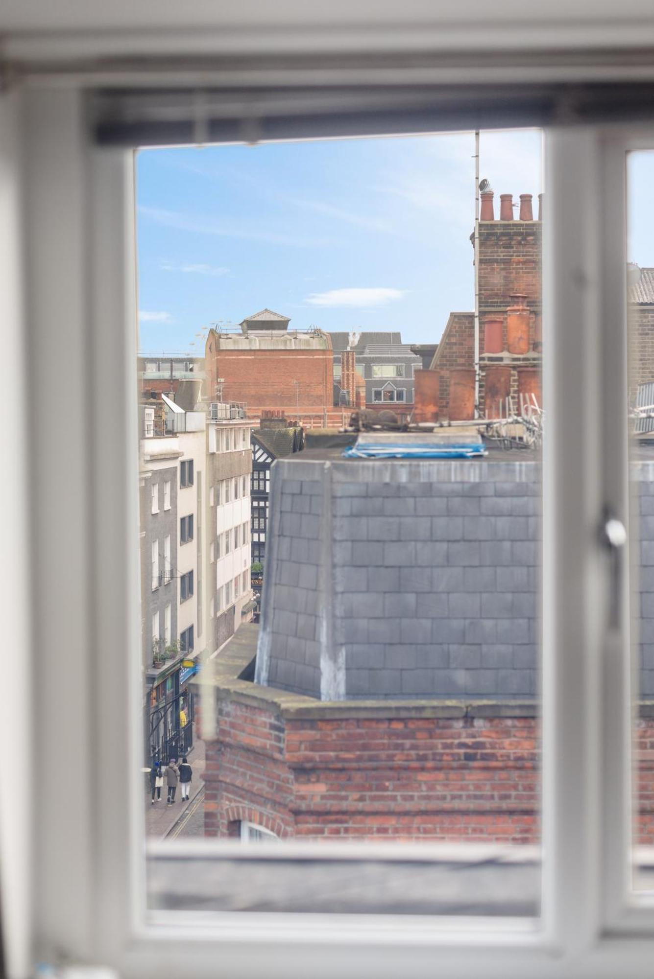 Stylish 2 Bedroom In The Heart Of Soho Gs5 London