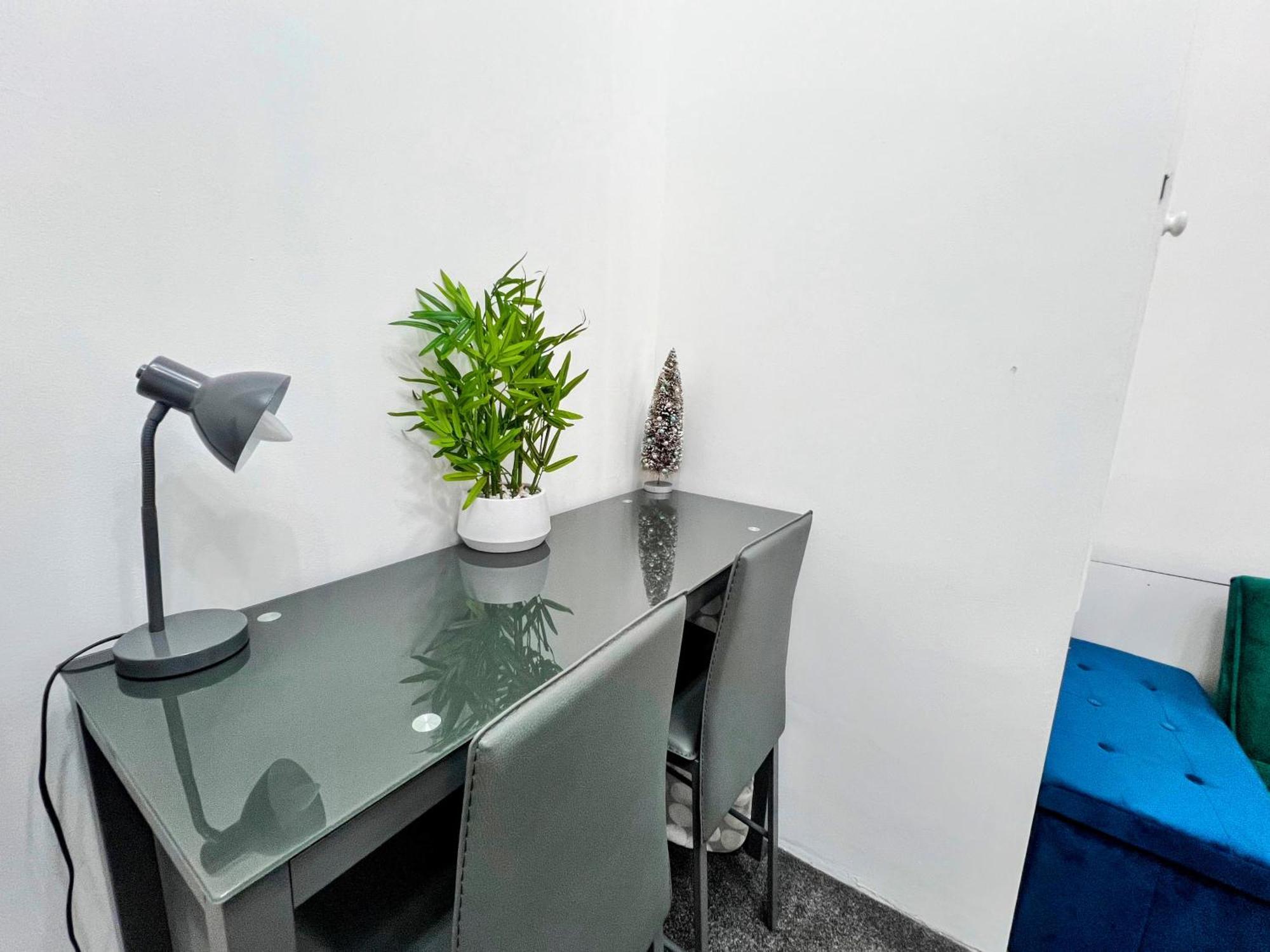 Lovely Nest In Paddington Apartment