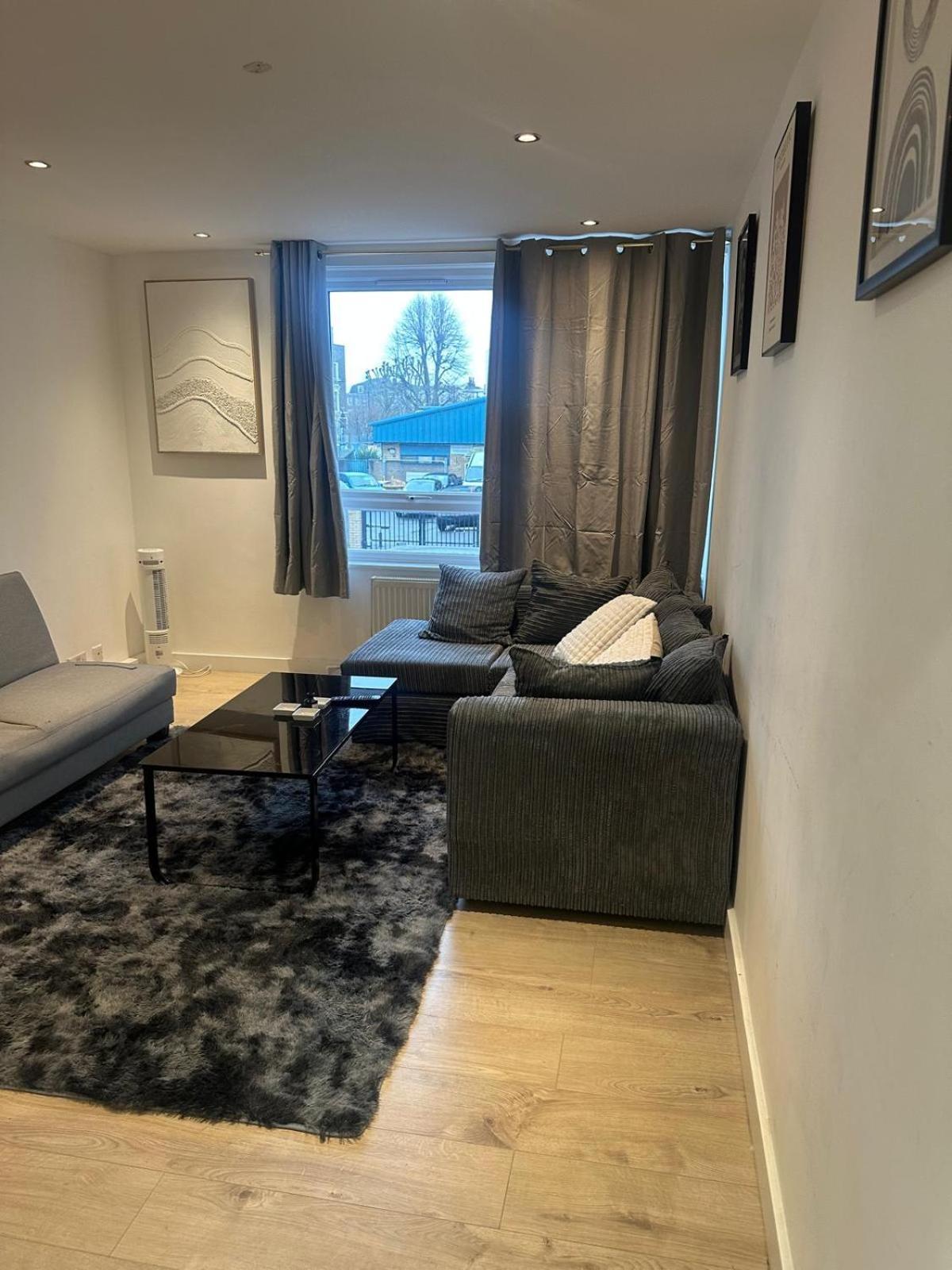 Villa Drayford London