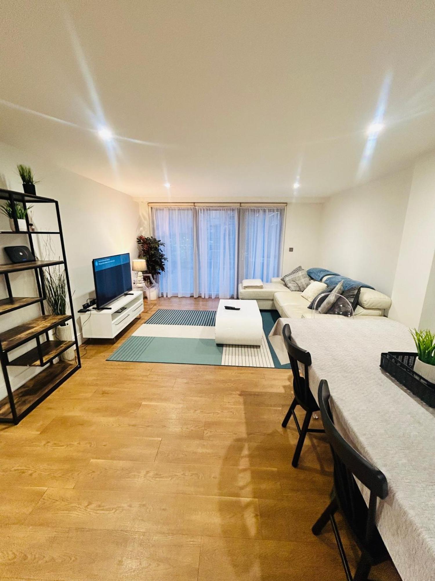 Modern 2 Bed 2 Bath With Outdoor Space Hyde Park Leilighet London