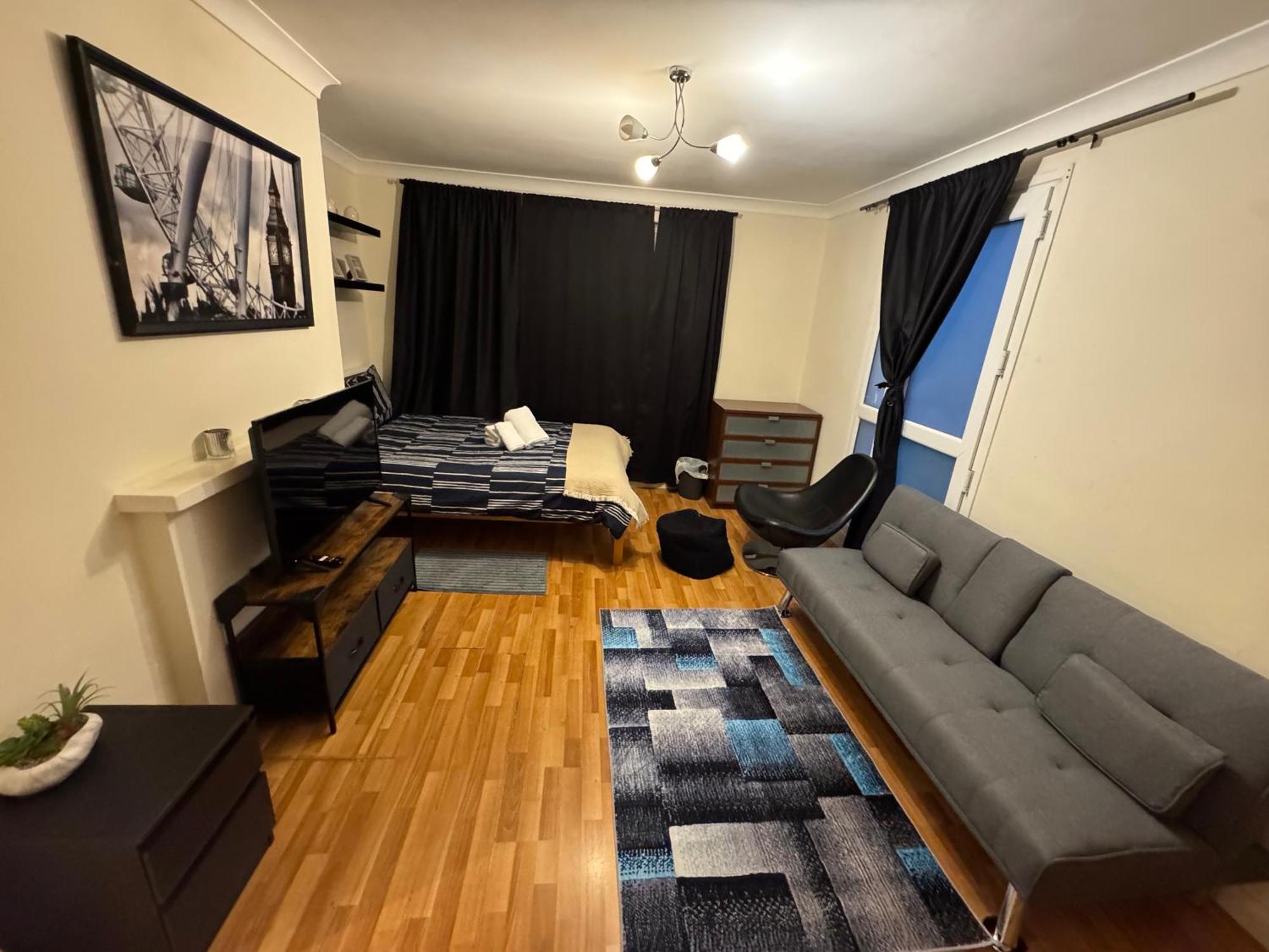 Appartement Huge And Affordable 3 Bedroom Flat In Hammersmith For 7 People With Welcome Breakfast Londen