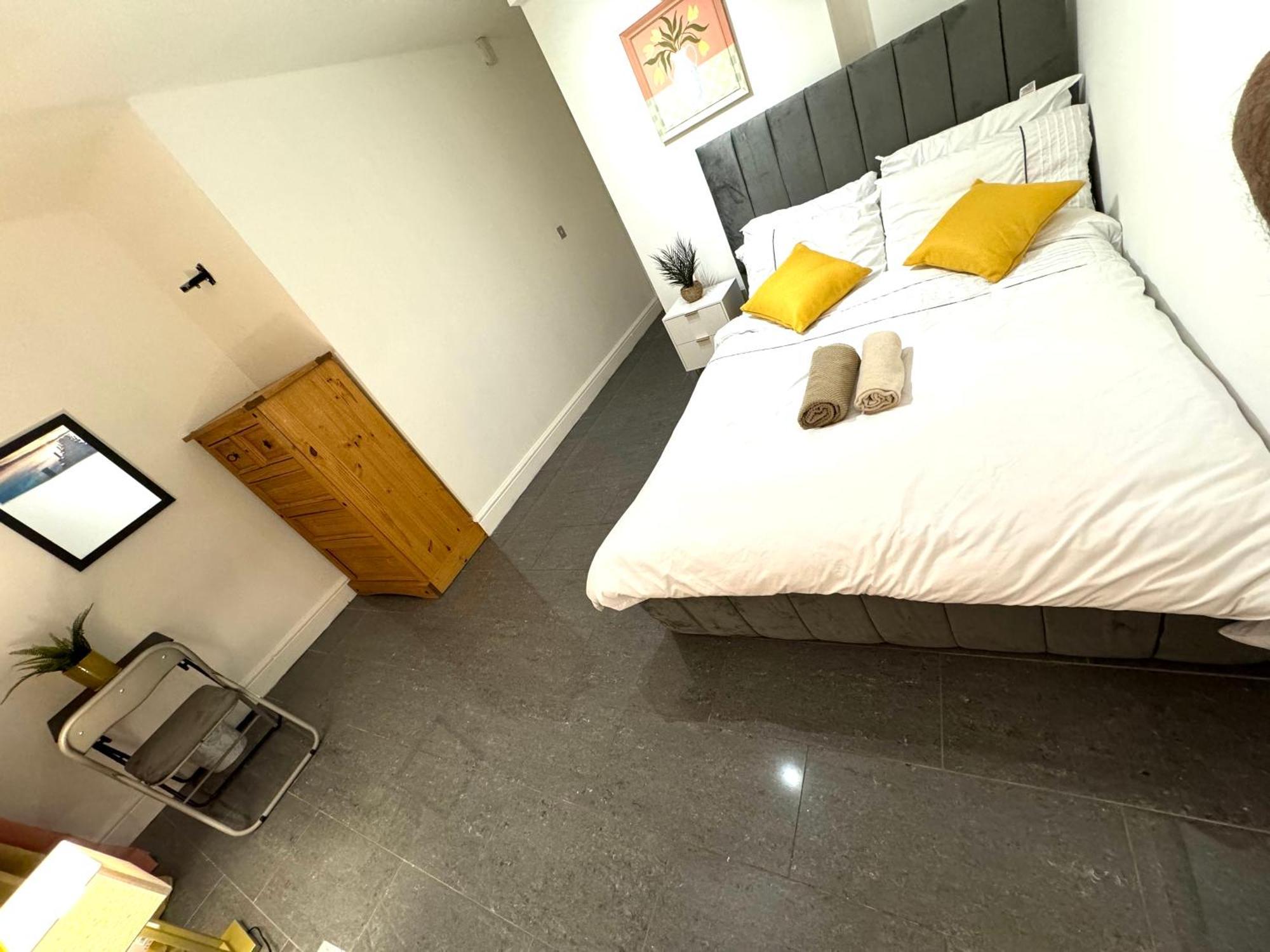 A Modern Luxury Penthouse Close To Tower-hil-canary Wharf-central * London