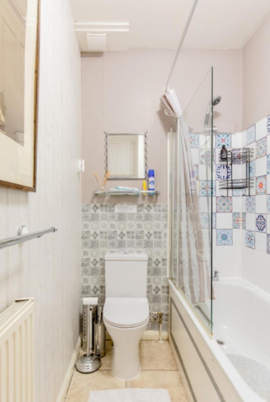 Spacious Double Bedroom In Kensington Homestay *
