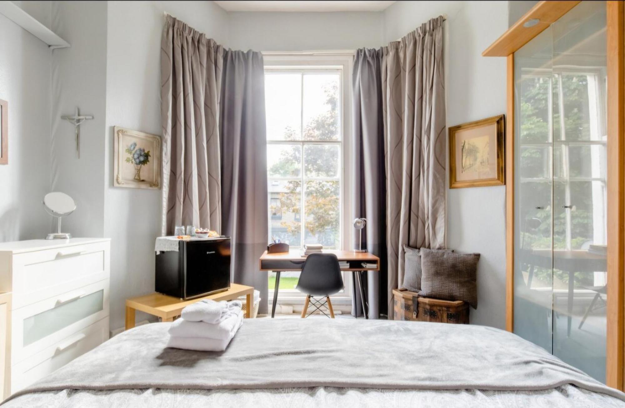 Homestay Spacious Double Bedroom In Kensington *