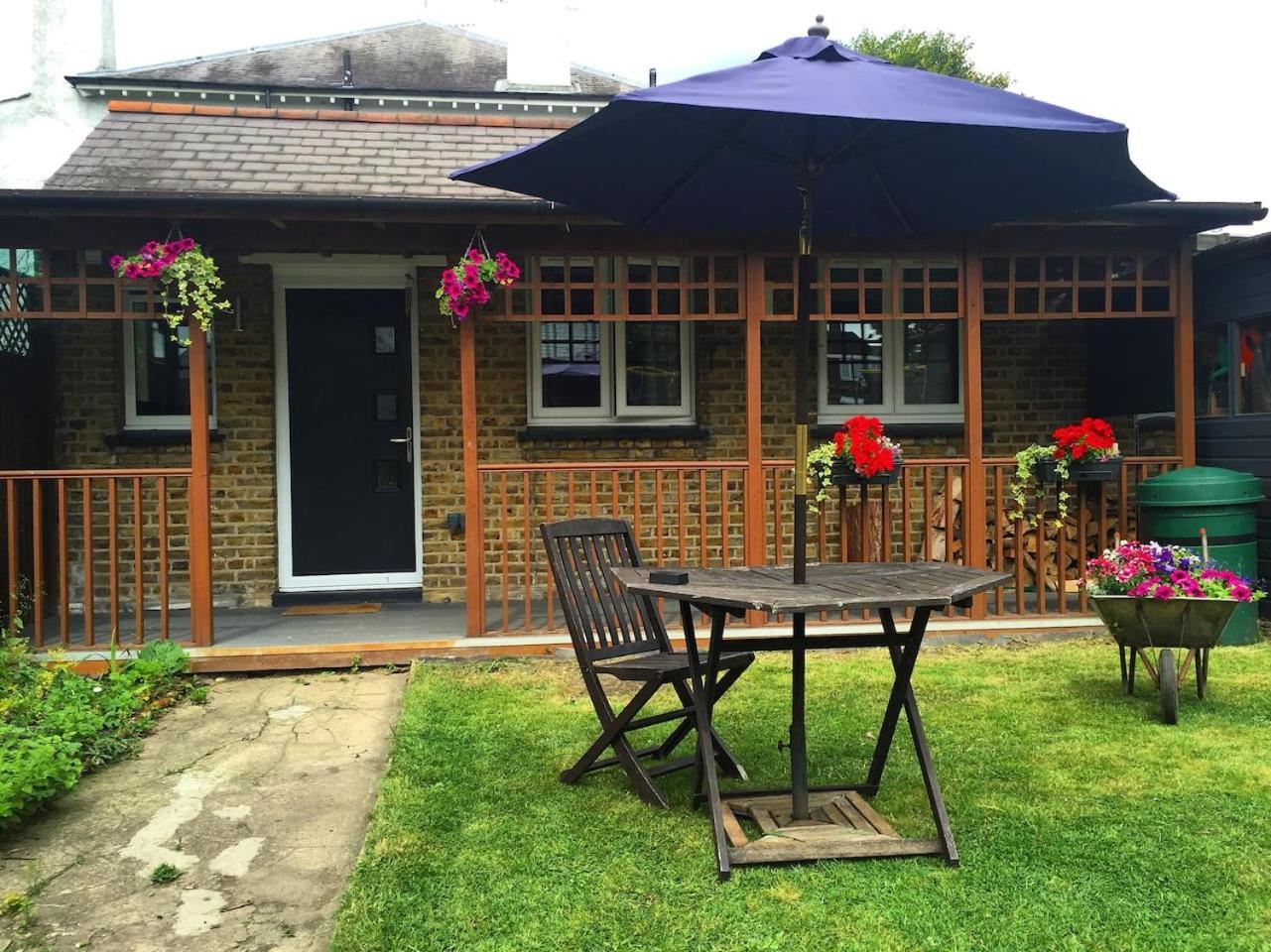 Chalet Lovely Garden In *
