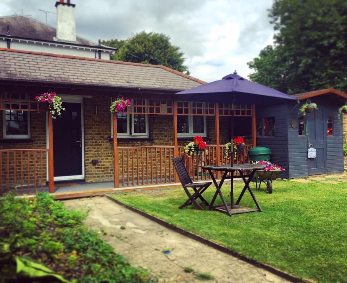 Chalet Lovely Garden In London