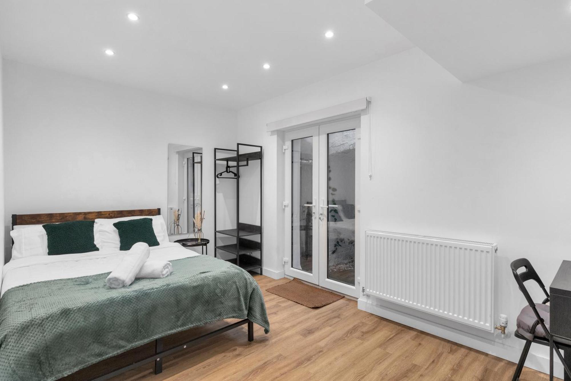 Kensington With Private Bathroom & Garden Guest house London