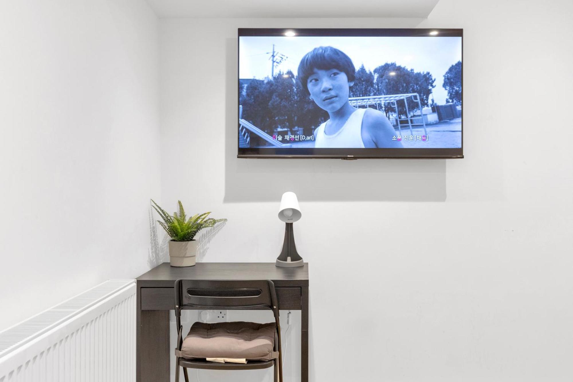 Kensington With Private Bathroom & Garden Guest house