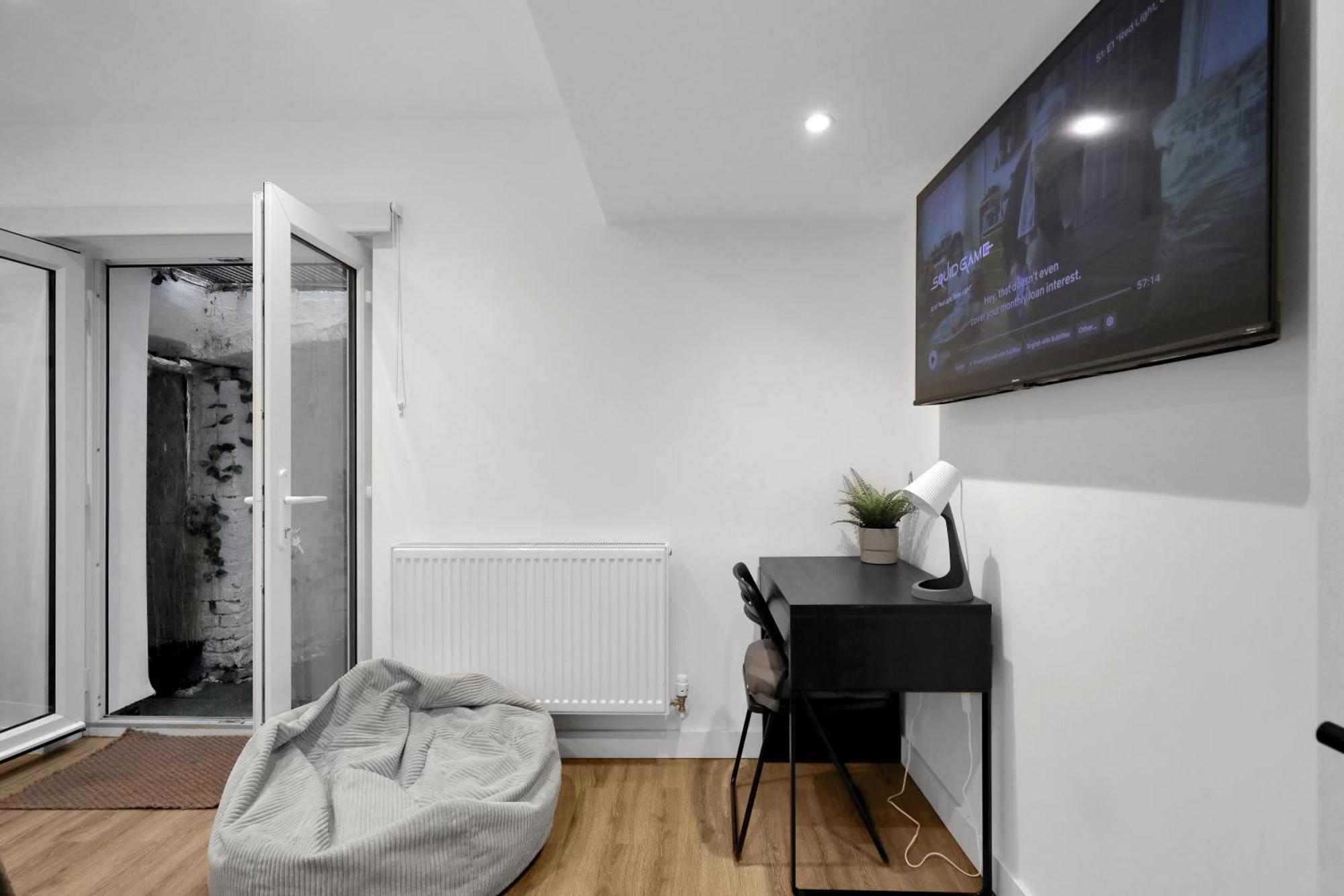 Kensington With Private Bathroom & Garden Guest house London