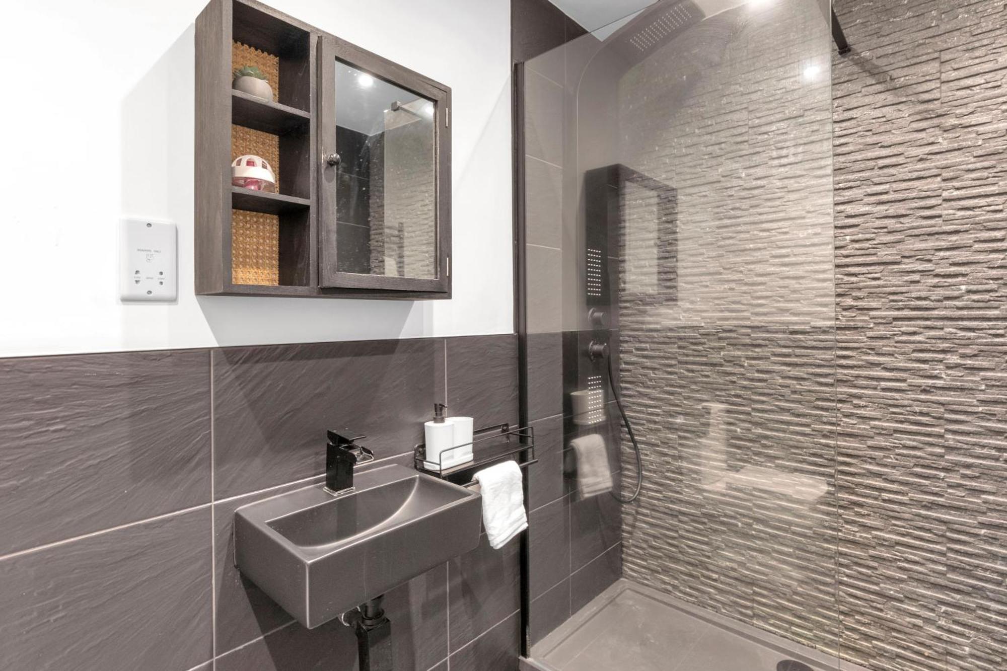 Guest house Kensington With Private Bathroom & Garden