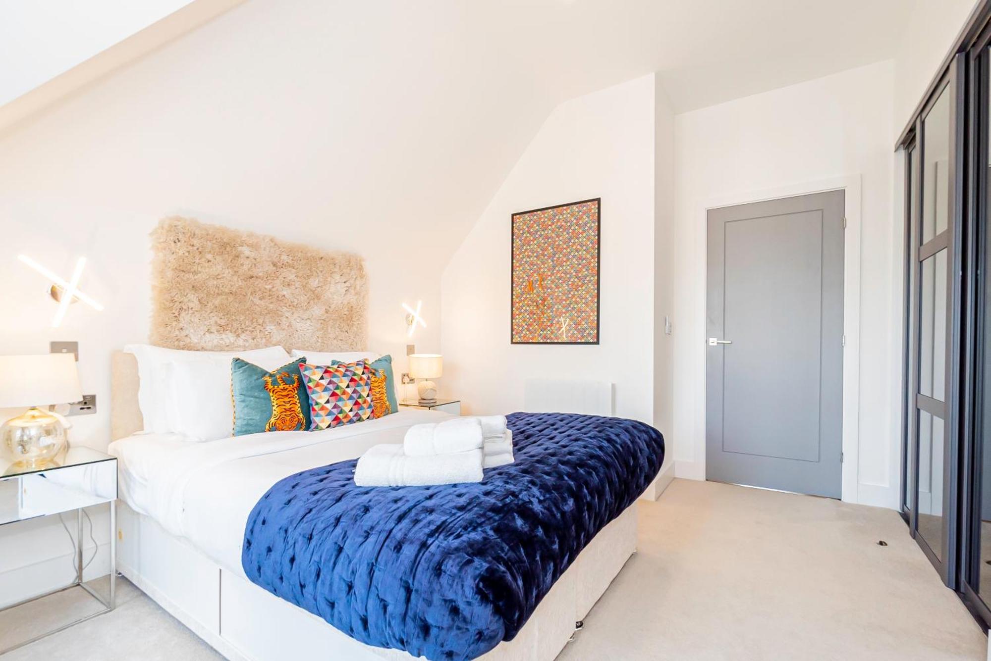 Leilighet Superb Floor 1-bedroom Flat With Charming Two Balconies *