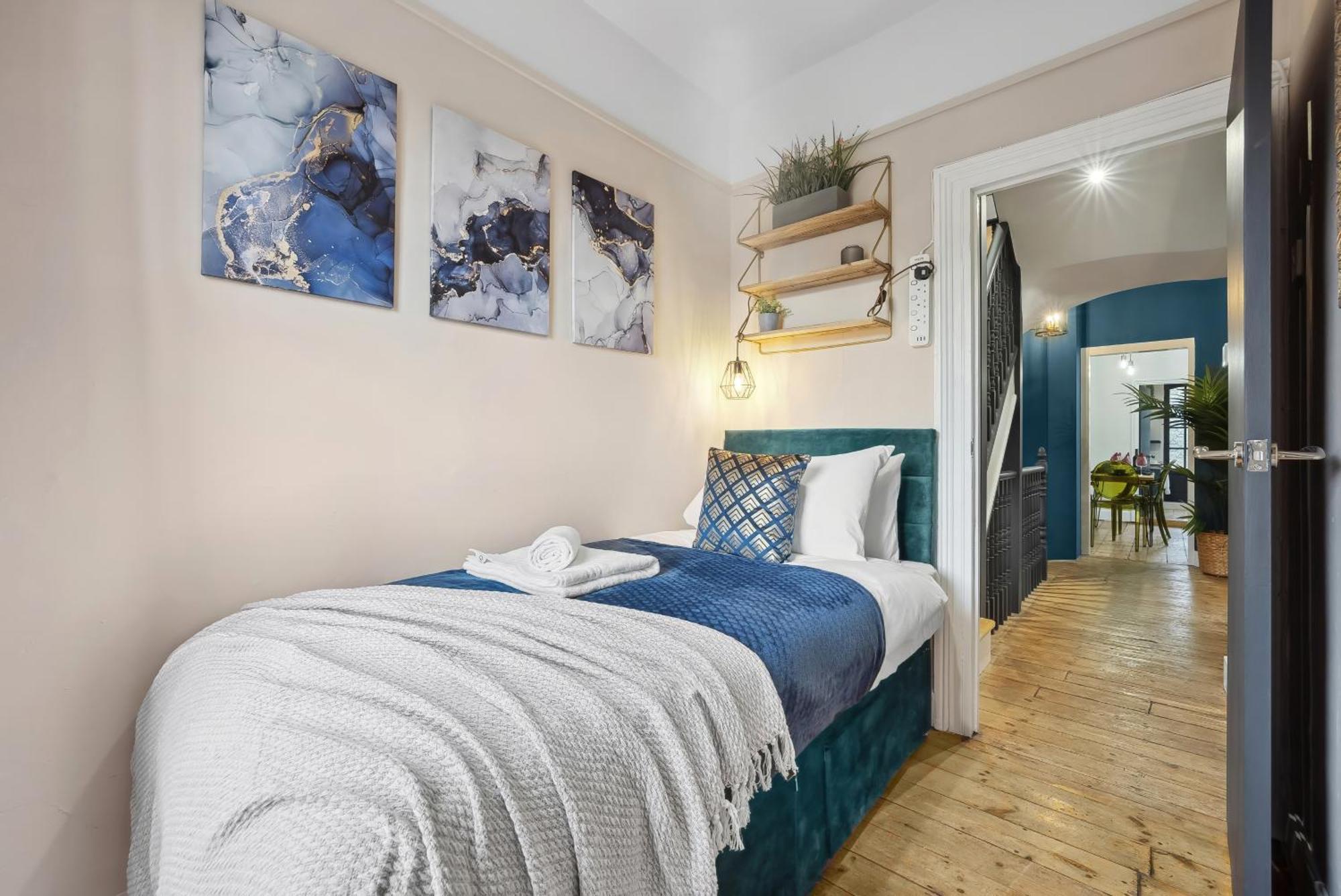 Stylish Edwardian Escape In Southwark 3 Bedroom Maisonette By Gold Apartment *