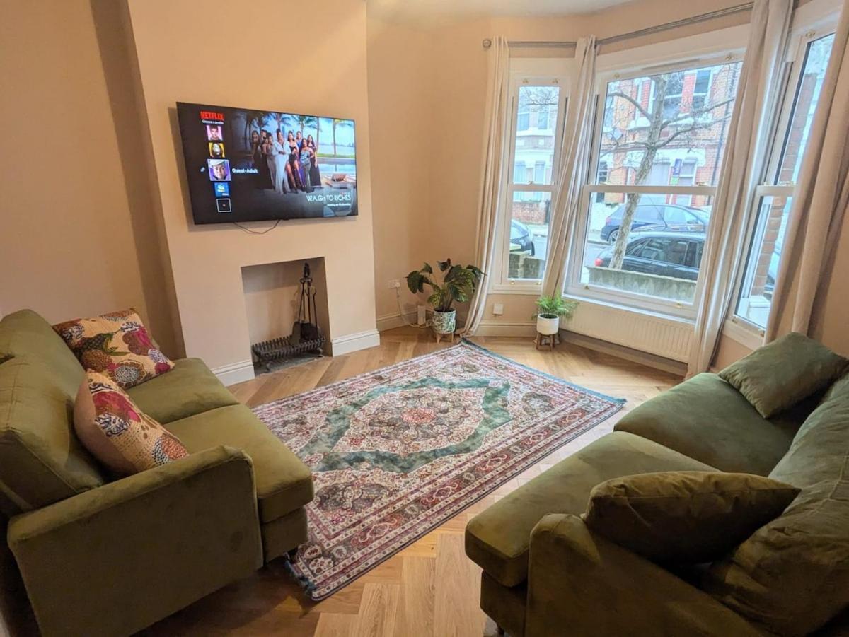Holiday home Newly Refurbed House, Barons Court *