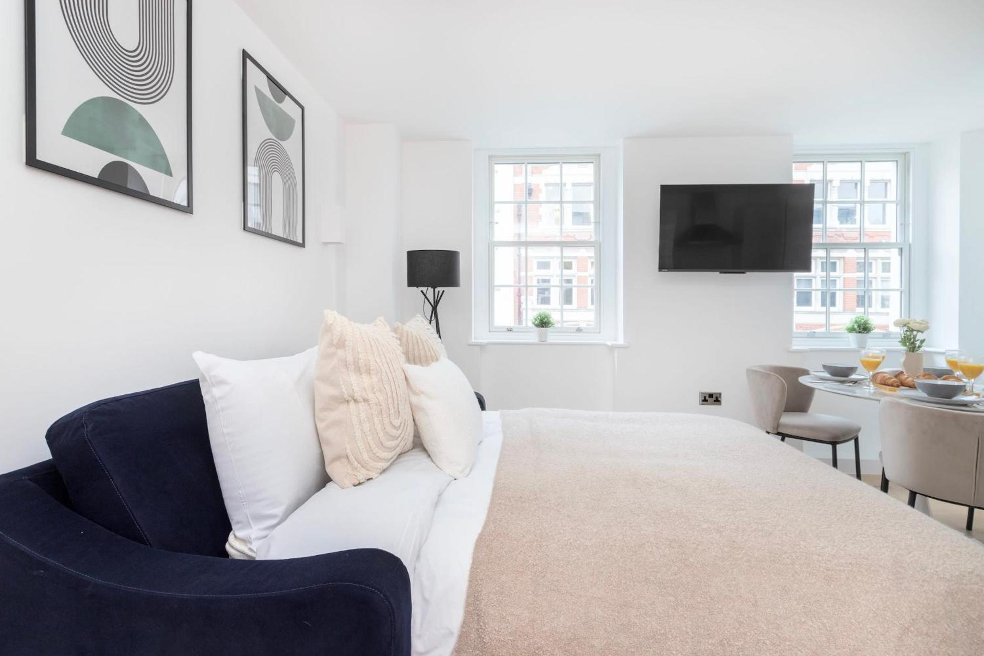 Bnbnova - Fitzrovia With Balcony Londen