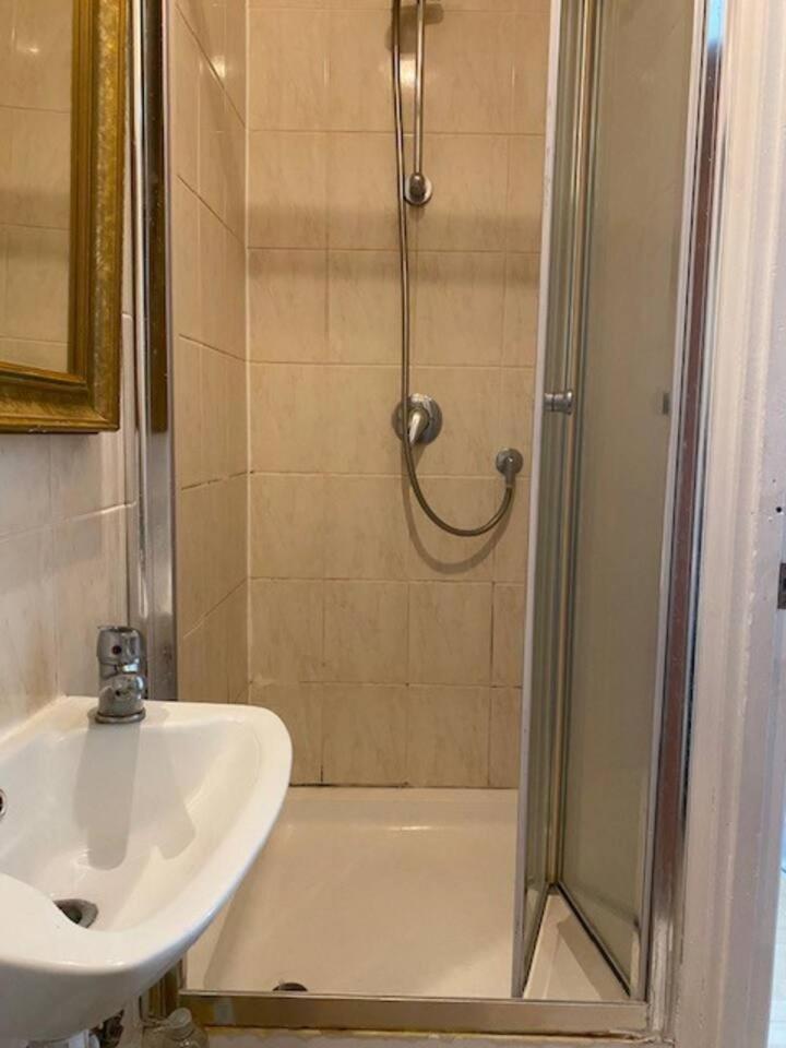 Spacious 4 Beds - Private Bathrooms In Canary Wharf Gasthuis Londen