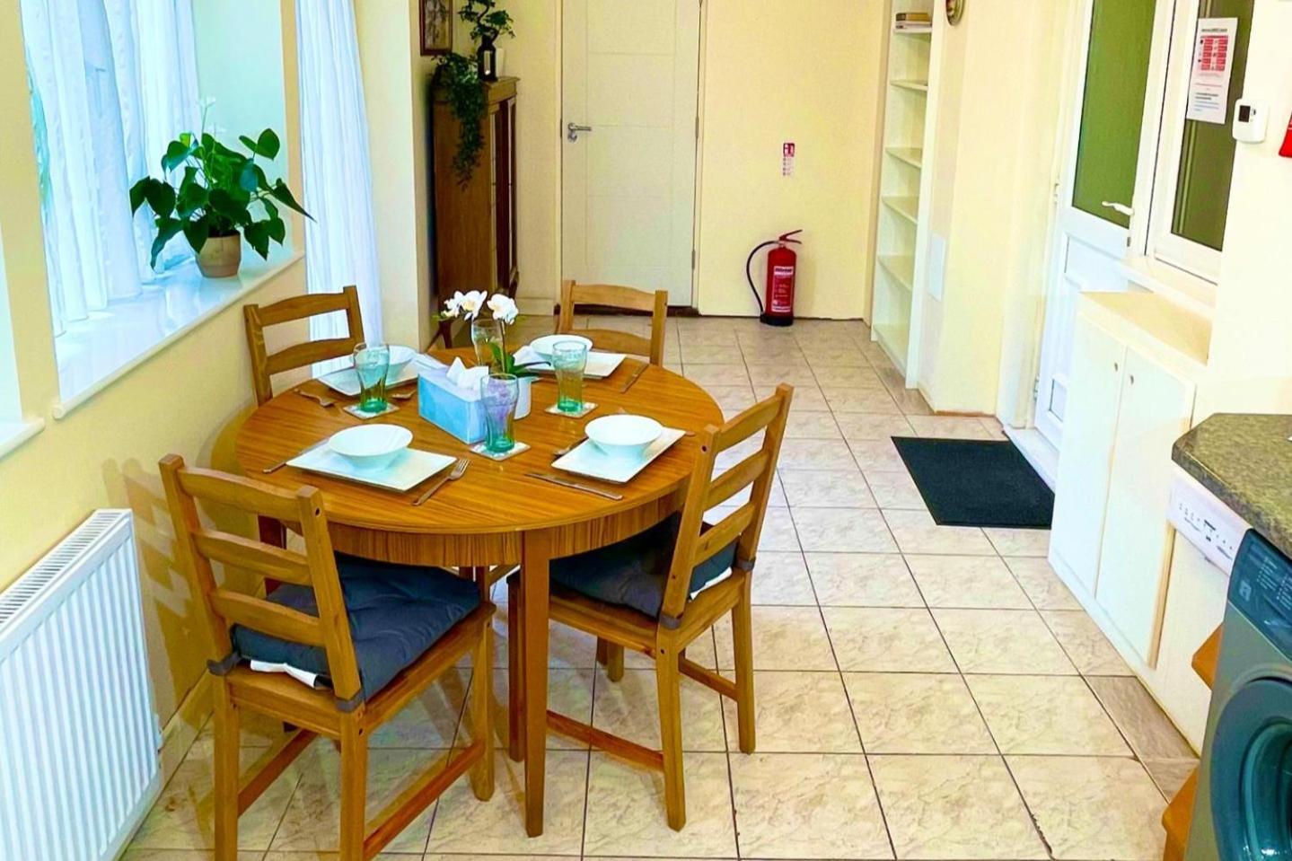 1b-sleeps4-freeparking-pets-wifi-london Apartment London
