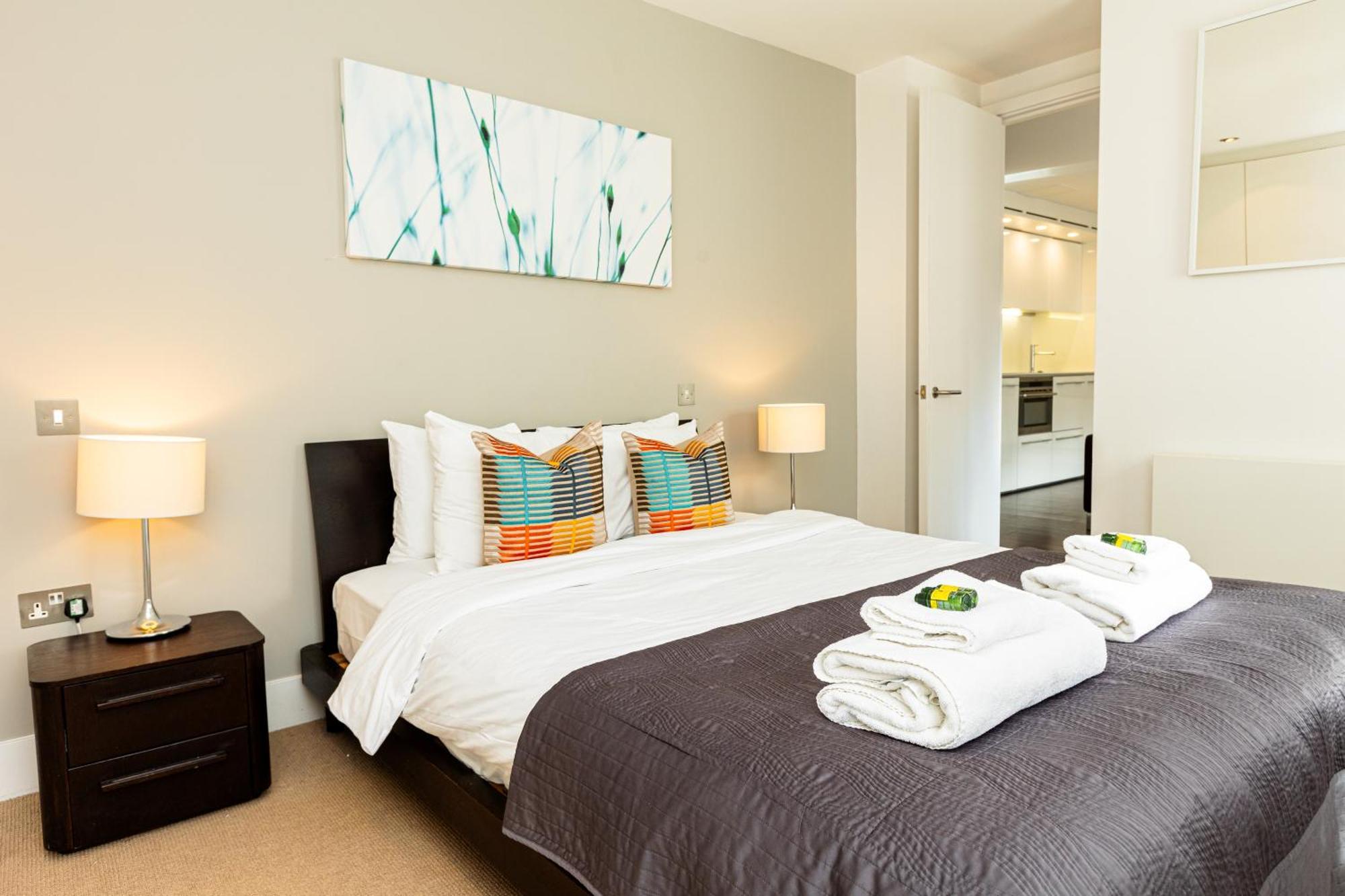 Leilighet Stunning Serviced Apartments, Steps From Monument Station *