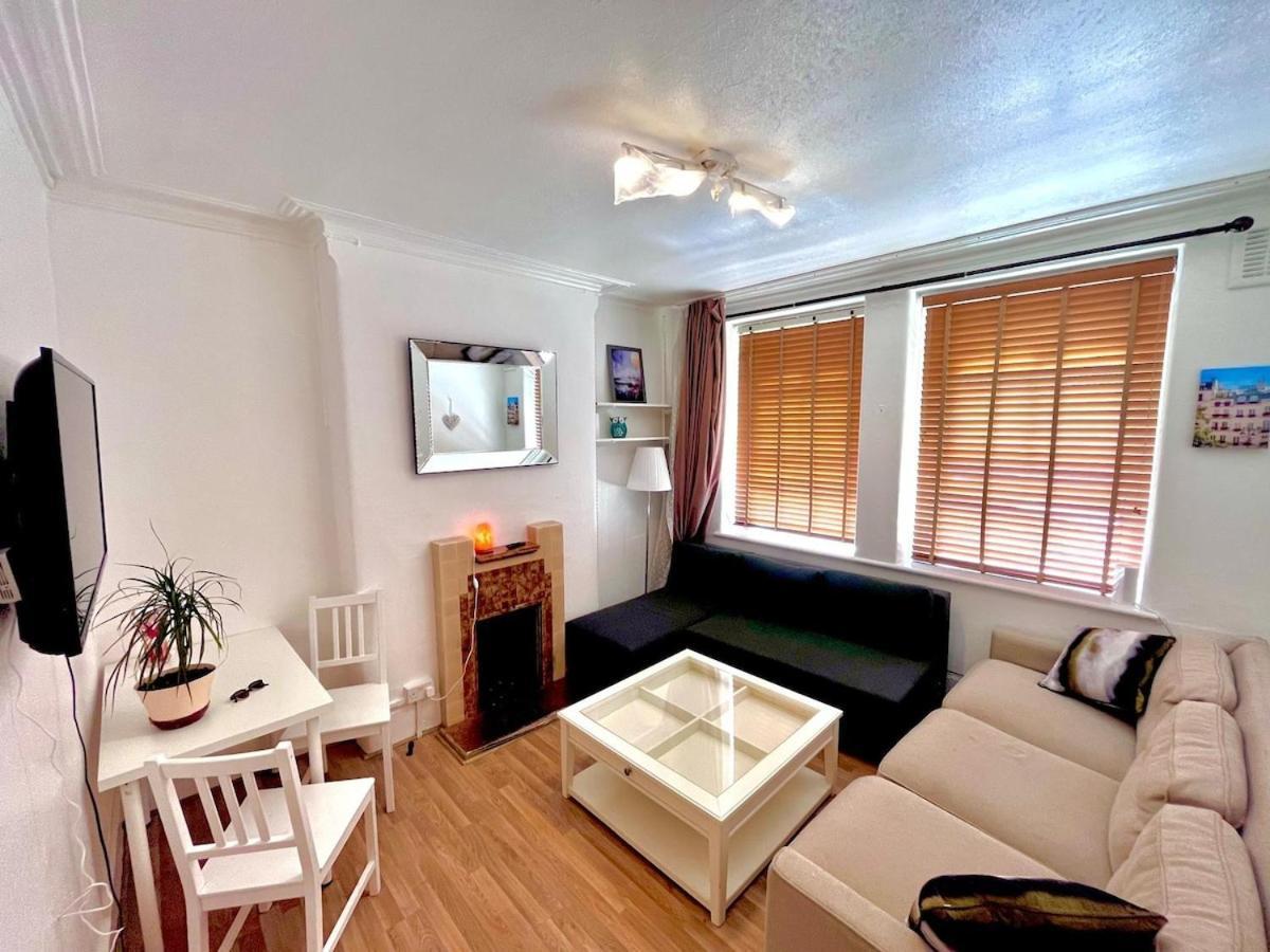 One Bedroom Flat Sw8 *