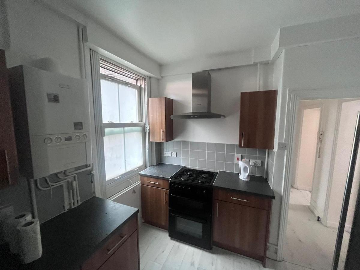 One Bedroom Flat Sw8 * London
