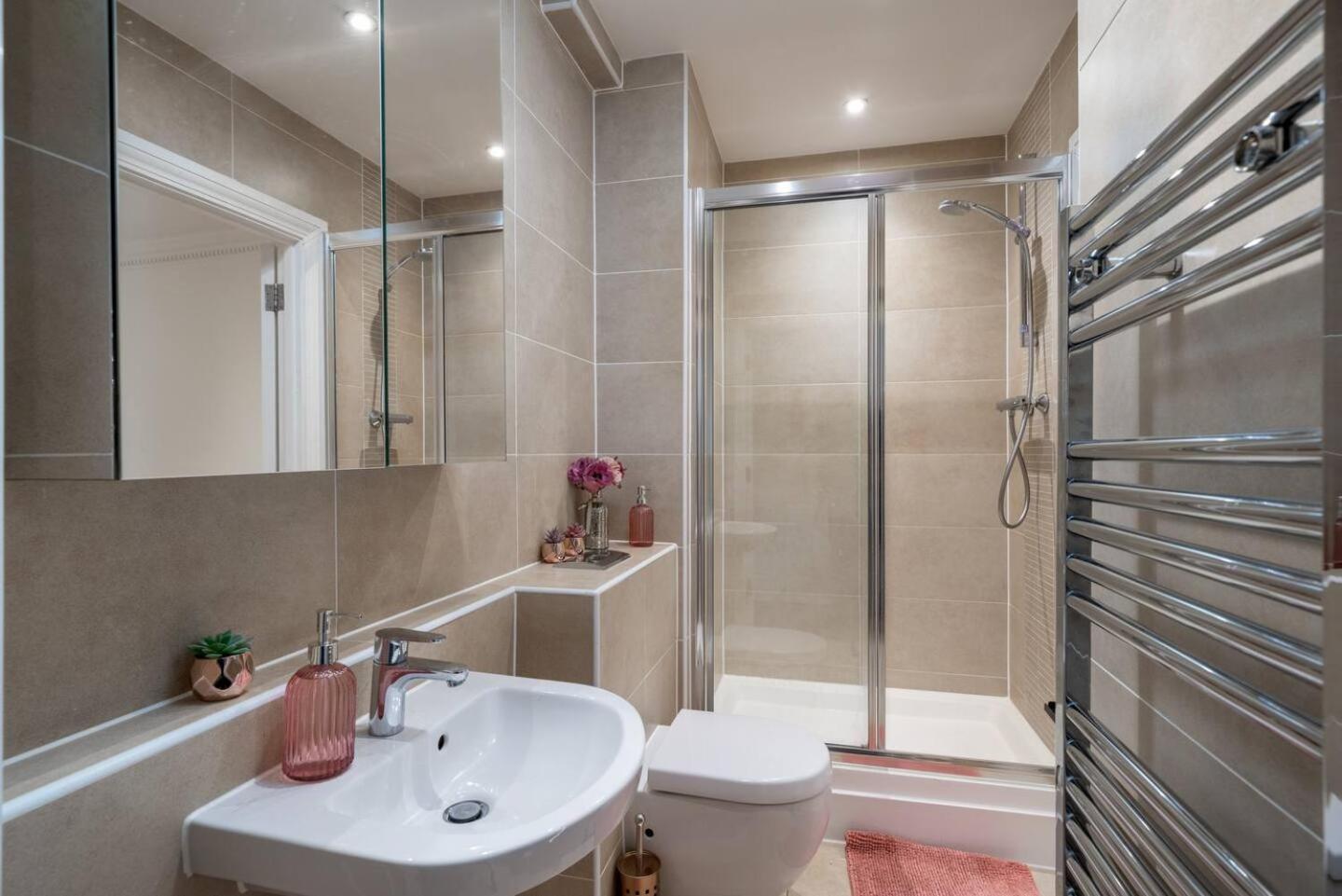 Niru Experience Luxury Boutique Garden 2bd 2ba Londen
