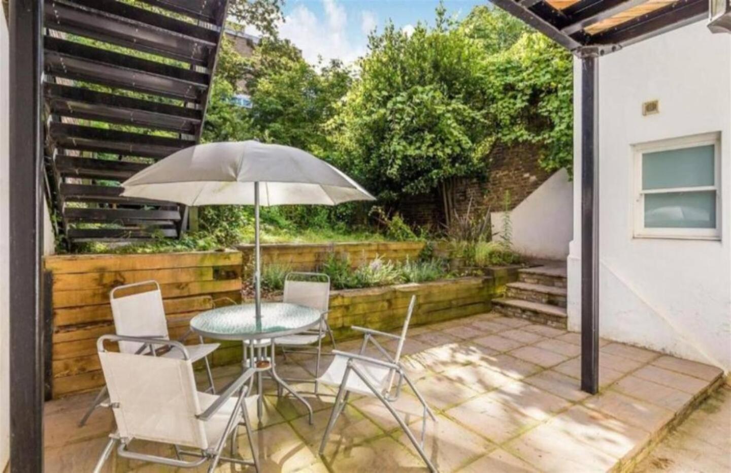 Niru Experience Luxury Boutique Garden 2bd 2ba Londen