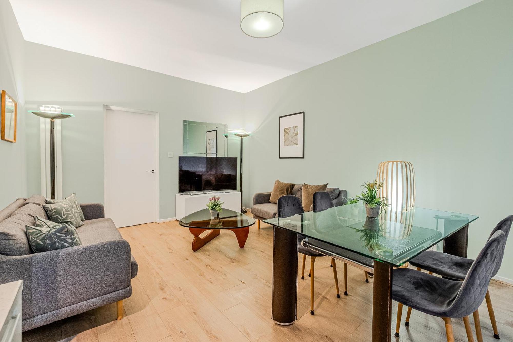 Stunning 2br Flat Btw Soho & Covent Garden London