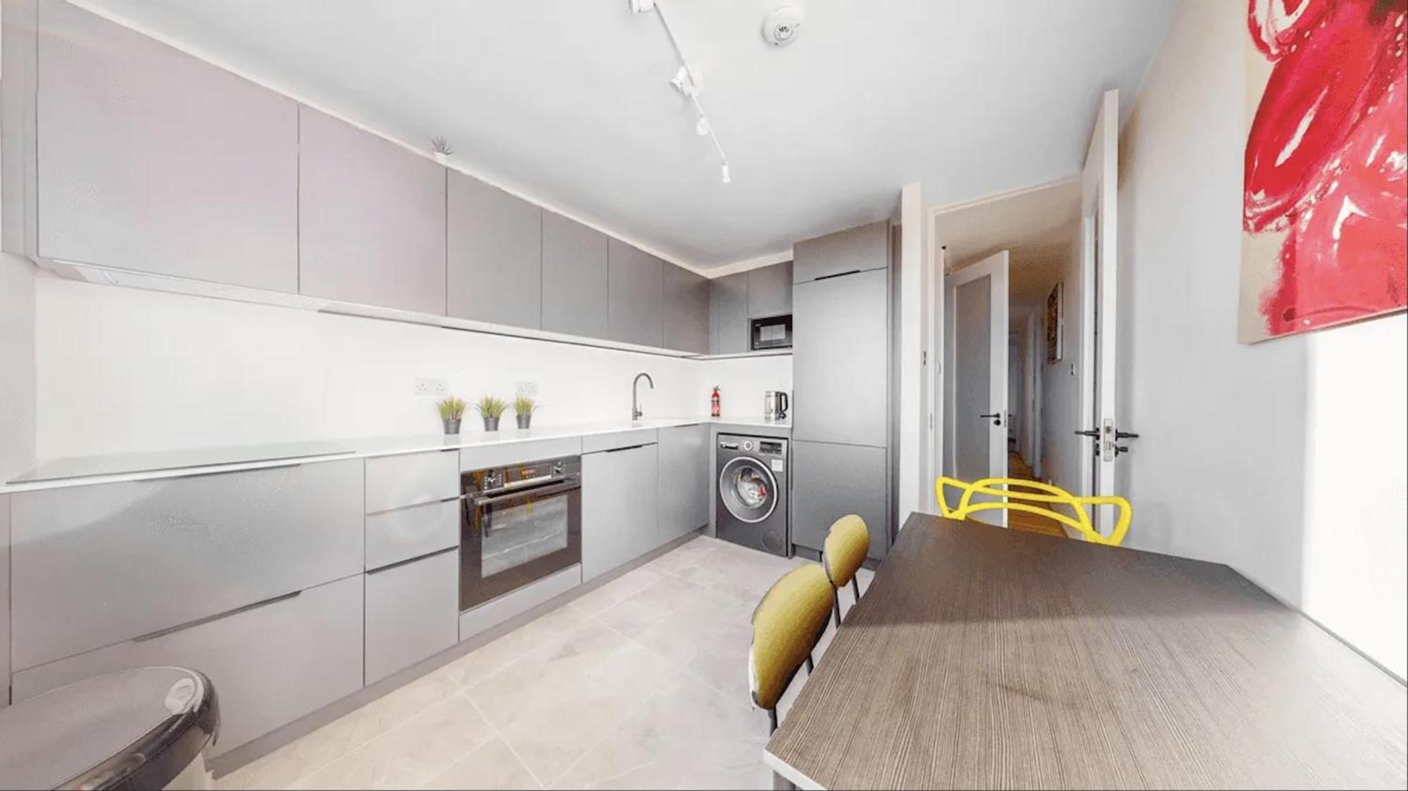 View Hackney High End 3-bedroom Flat Apartment *