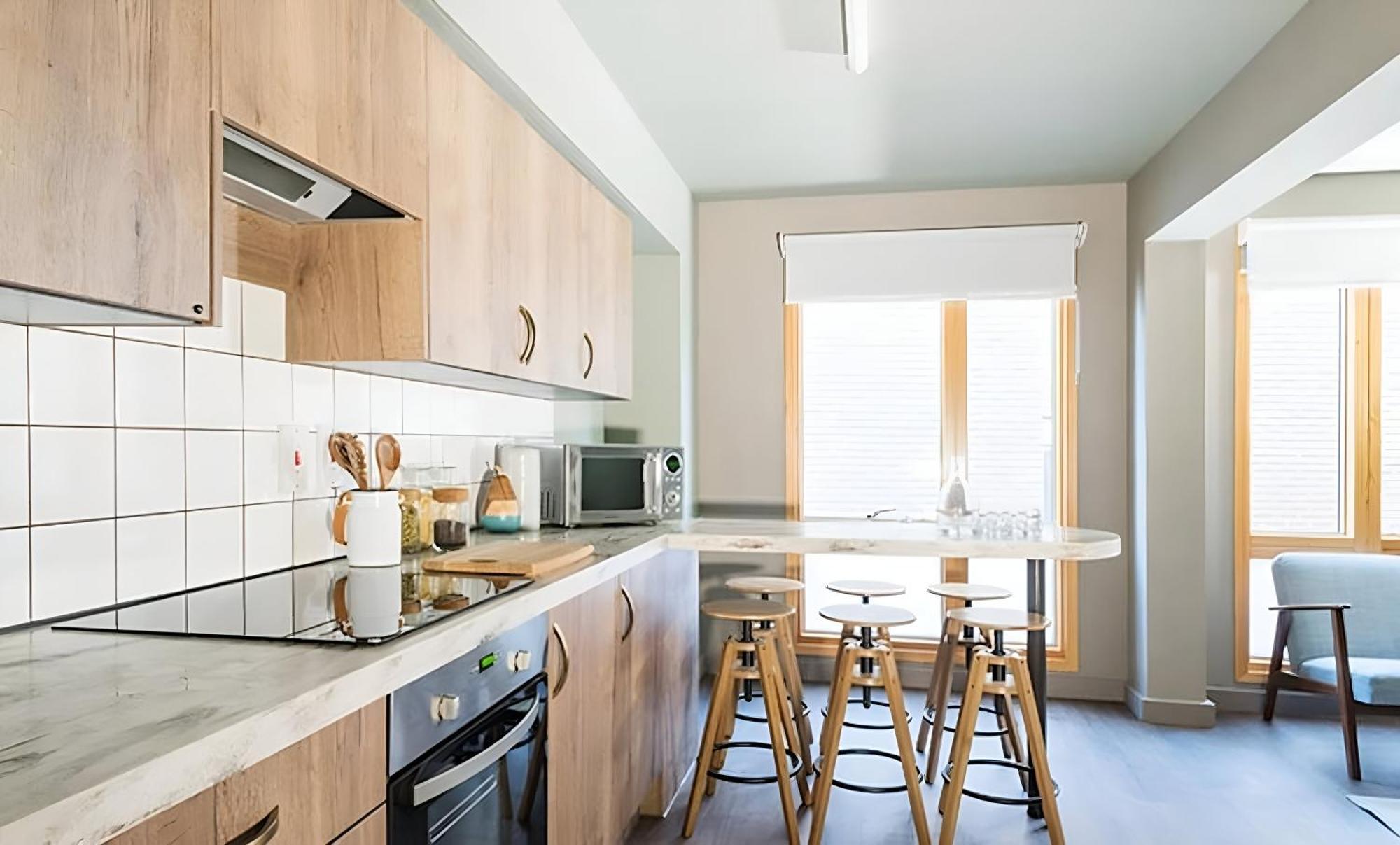 Student Only, Private With Ensuite Bathrooms Apartment *