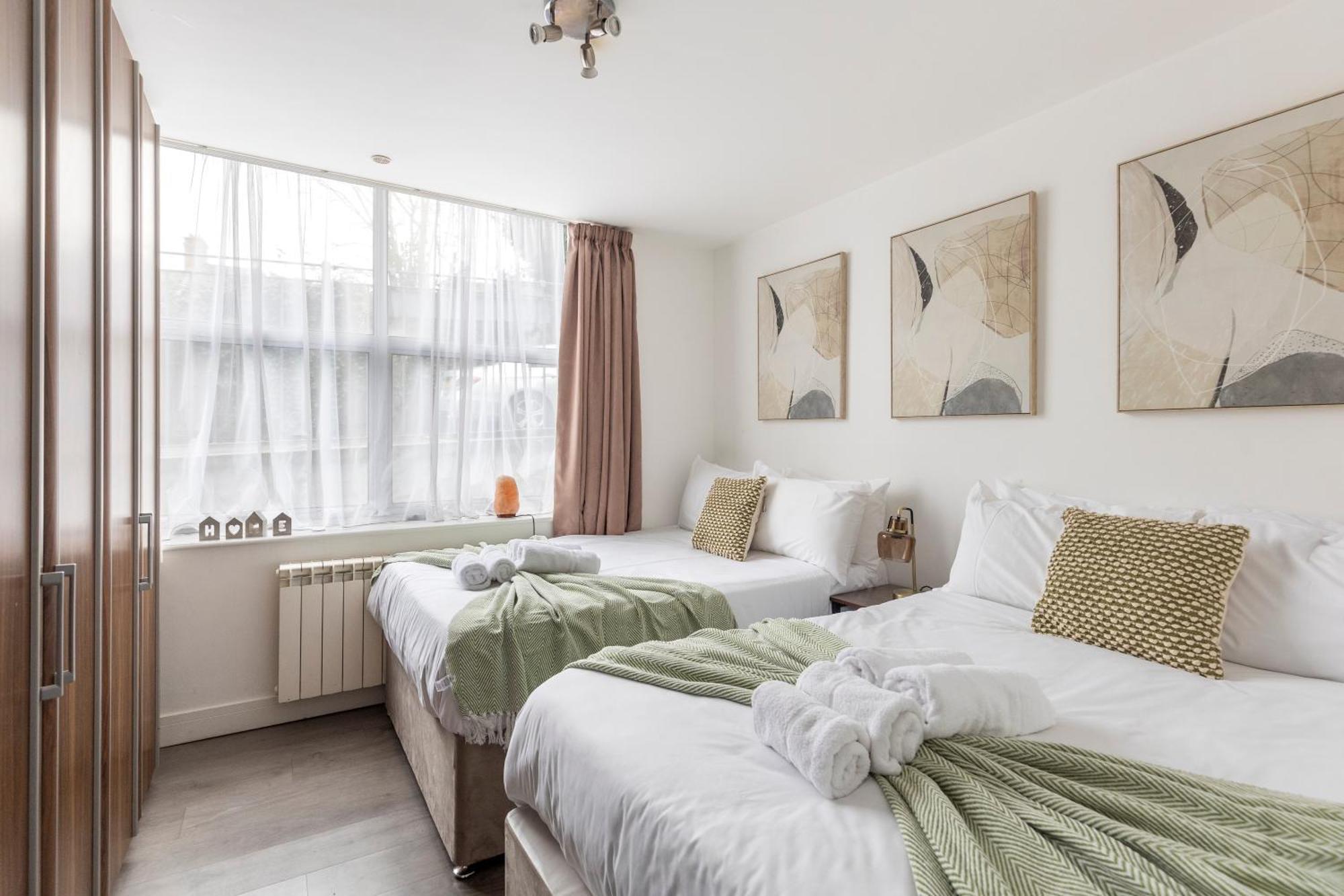 Modern Flat In Golders Appartement Londen