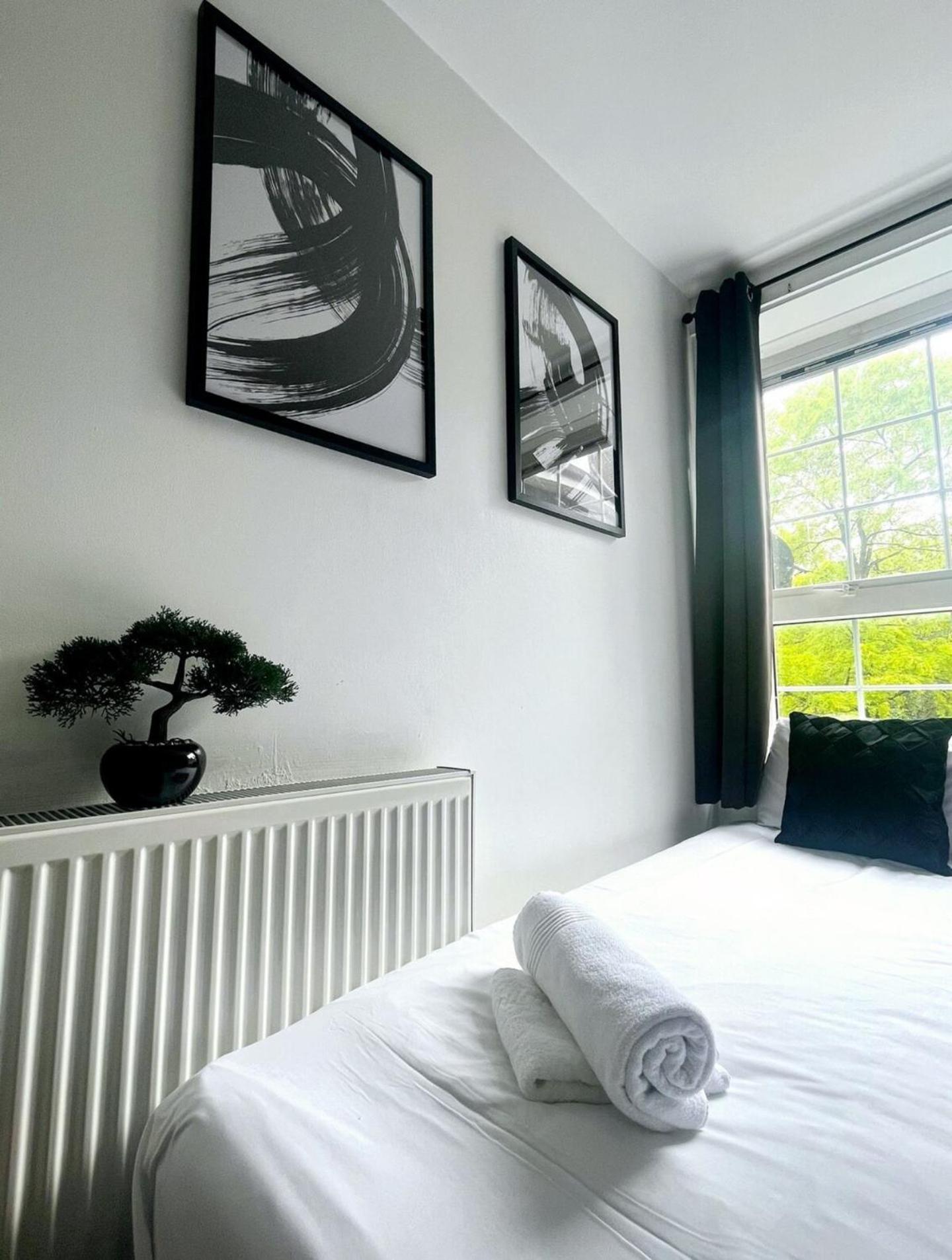 Greenwich Apartment *