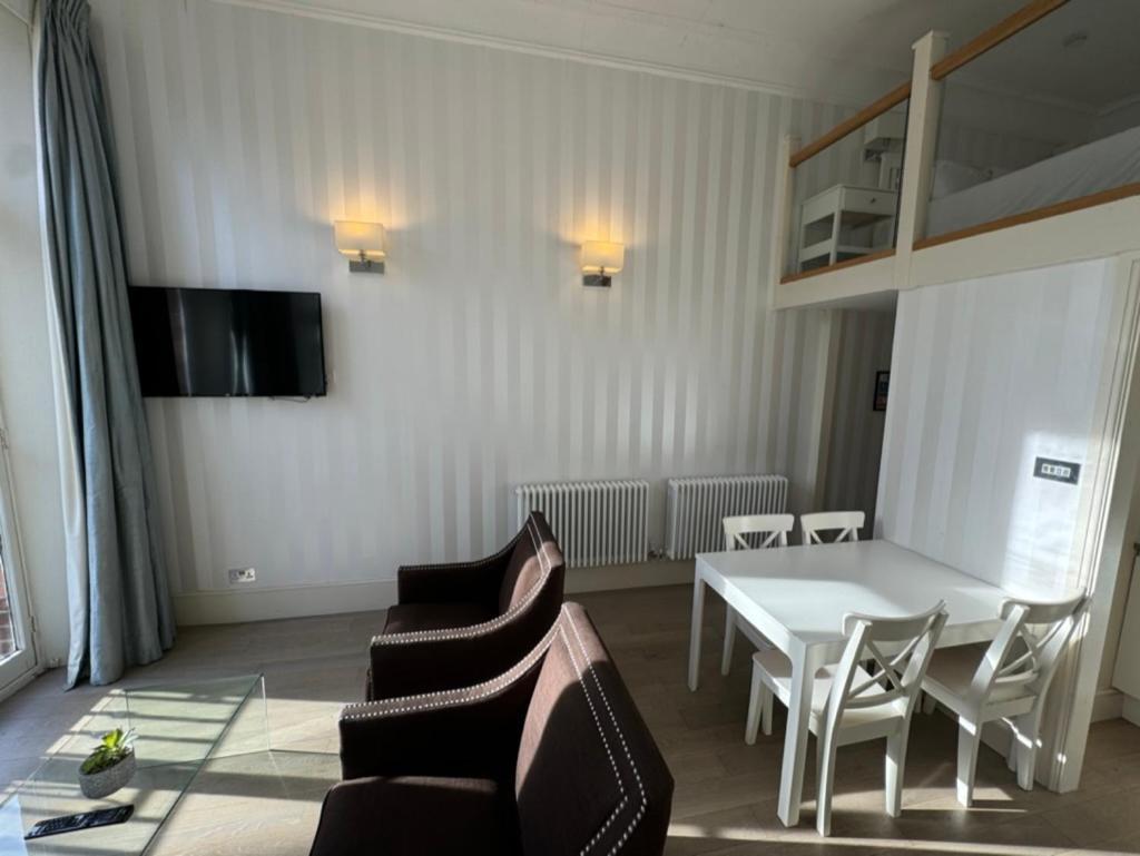 The Paramount 3* London
