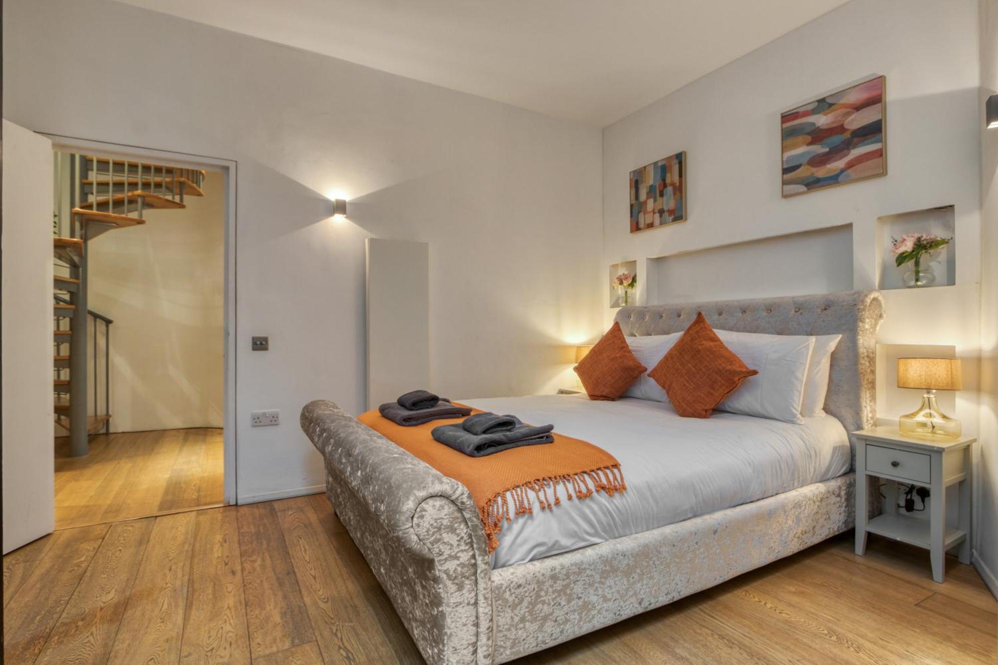 Award Winning 2 Bedroom House, King's Cross Apartment