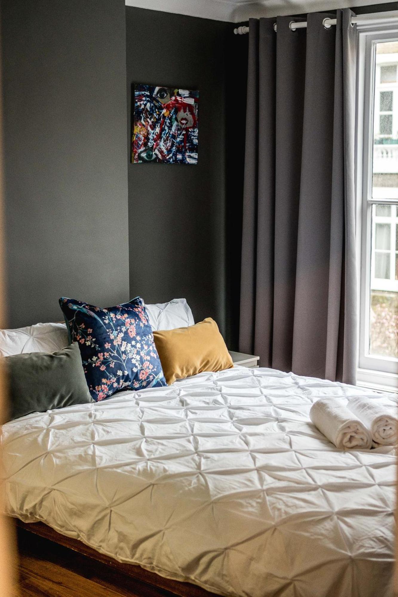 Apartamento Beautiful 2-bed, 2 Bathrooms Flat In Zone 1, - Just Minutes Walk To High Street Kensington, Earls Court, Hyde Park *