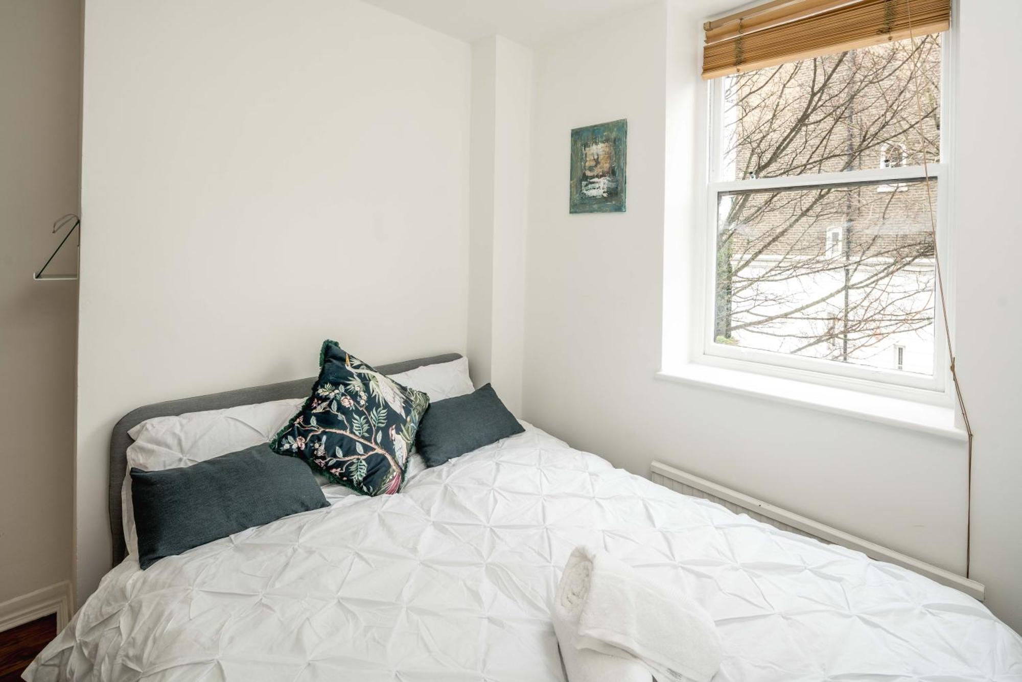 Beautiful 2-bed, 2 Bathrooms Flat In Zone 1, - Just Minutes Walk To High Street Kensington, Earls Court, Hyde Park Apartamento Londres