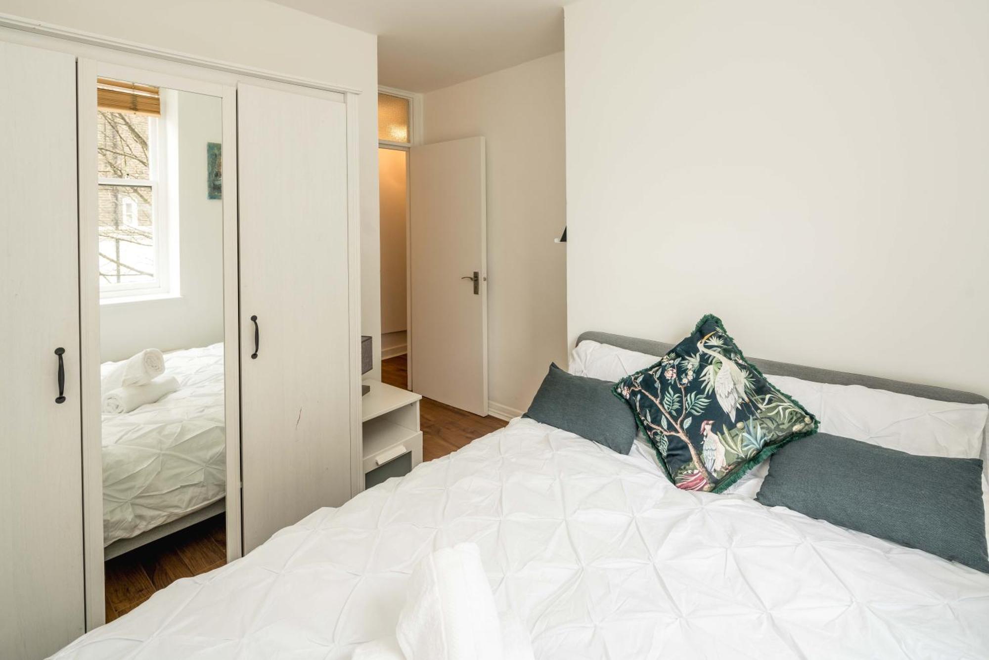 Apartamento Beautiful 2-bed, 2 Bathrooms Flat In Zone 1, - Just Minutes Walk To High Street Kensington, Earls Court, Hyde Park Londres